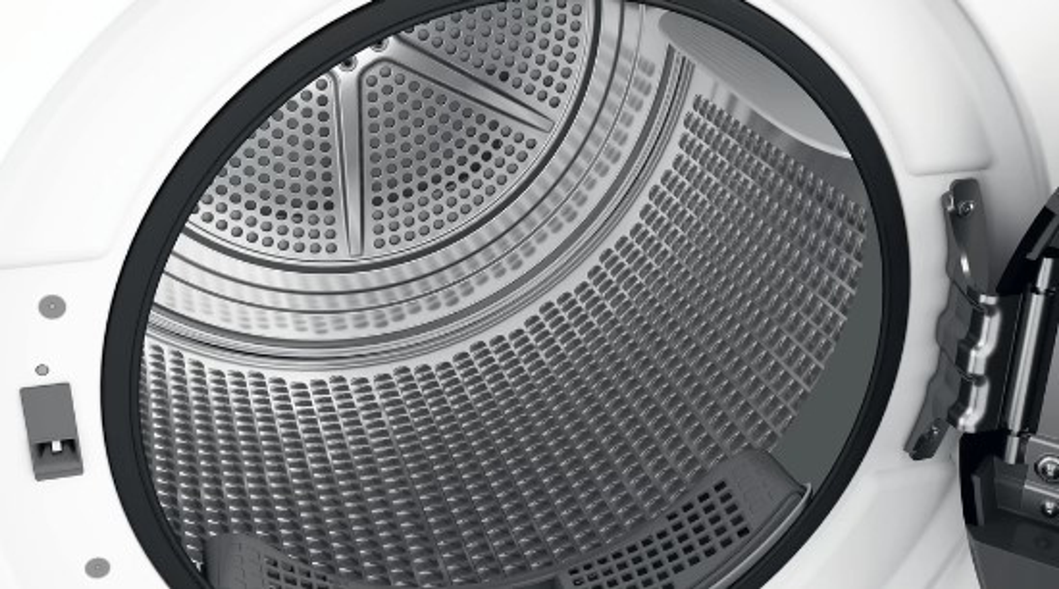 Primer plano del tambor de una lavadora. El interior es metálico y tiene agujeros.