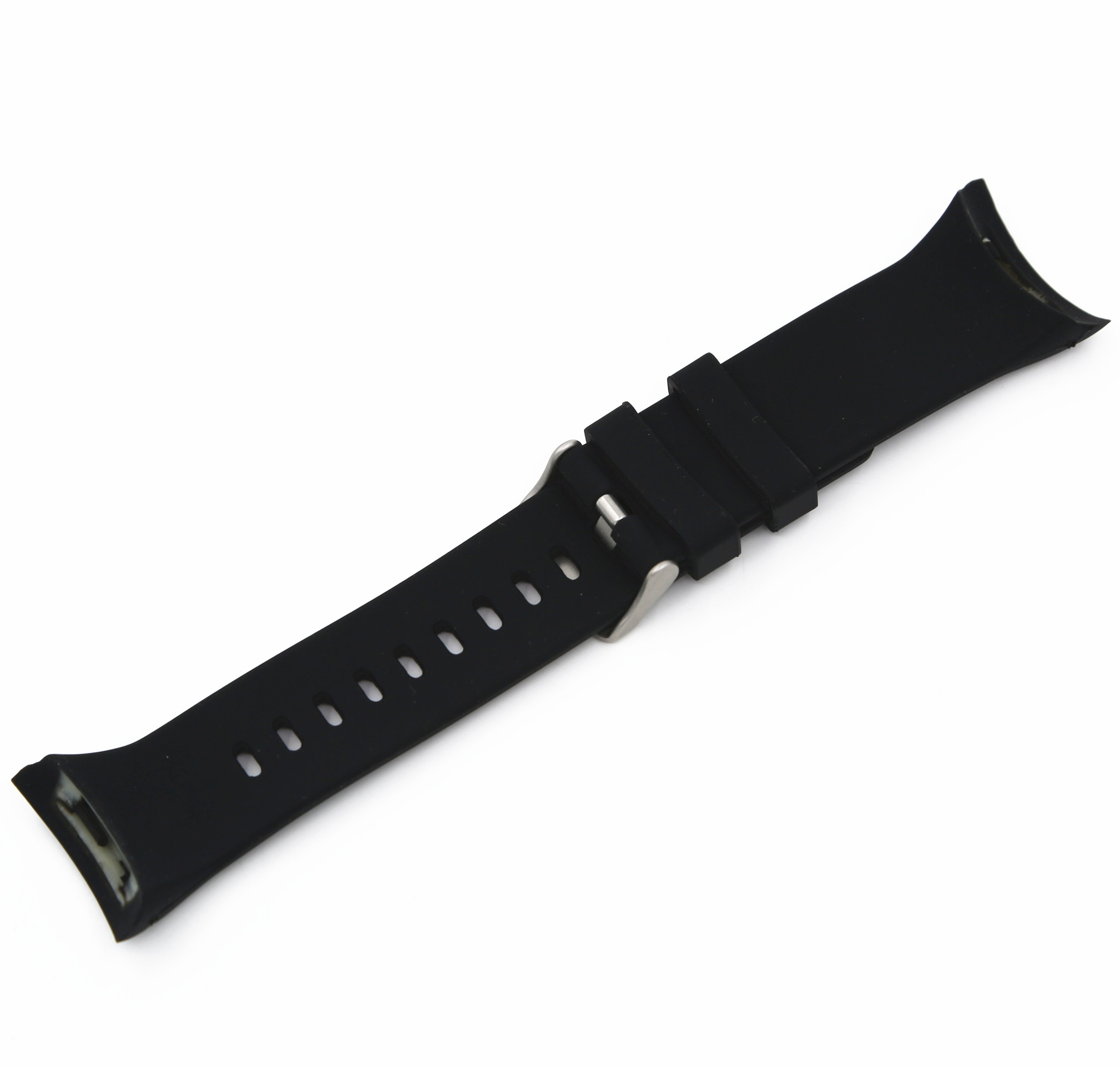 Bracelet de montre noir avec plusieurs trous et une boucle argentée. Fond blanc.
