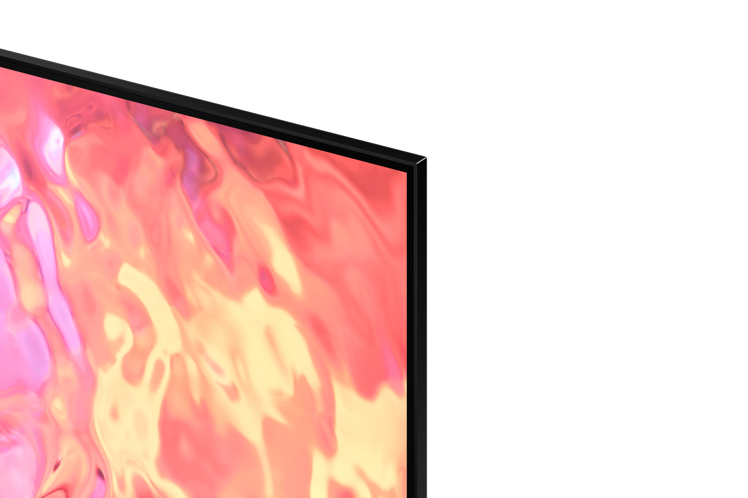 Primer plano del marco negro de una pantalla de TV y parte de la imagen rosa y amarilla. Fondo blanco.