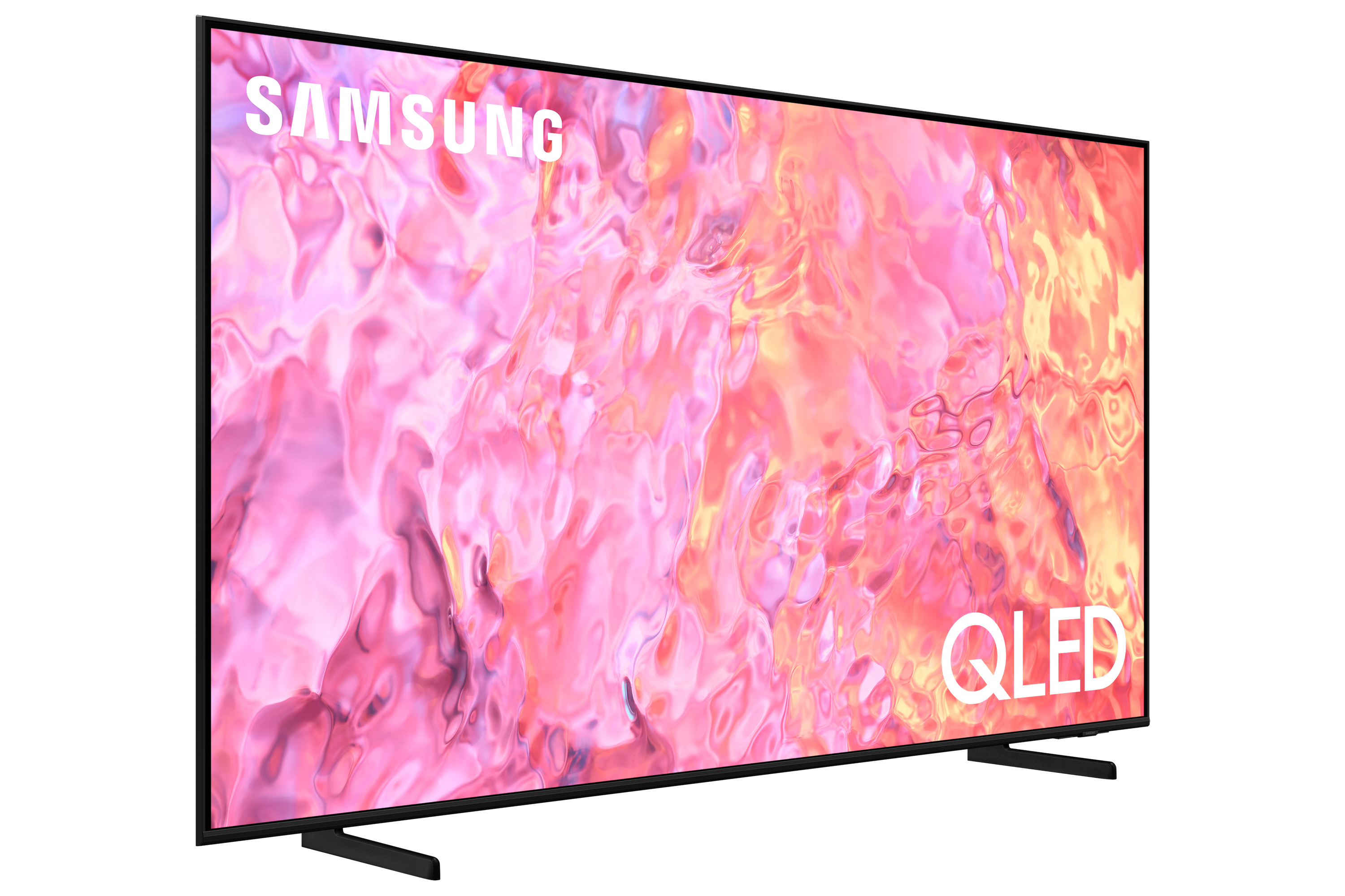 Un televisor LG OLED con una imagen de paisaje. Campos verdes y una carretera en la pantalla.