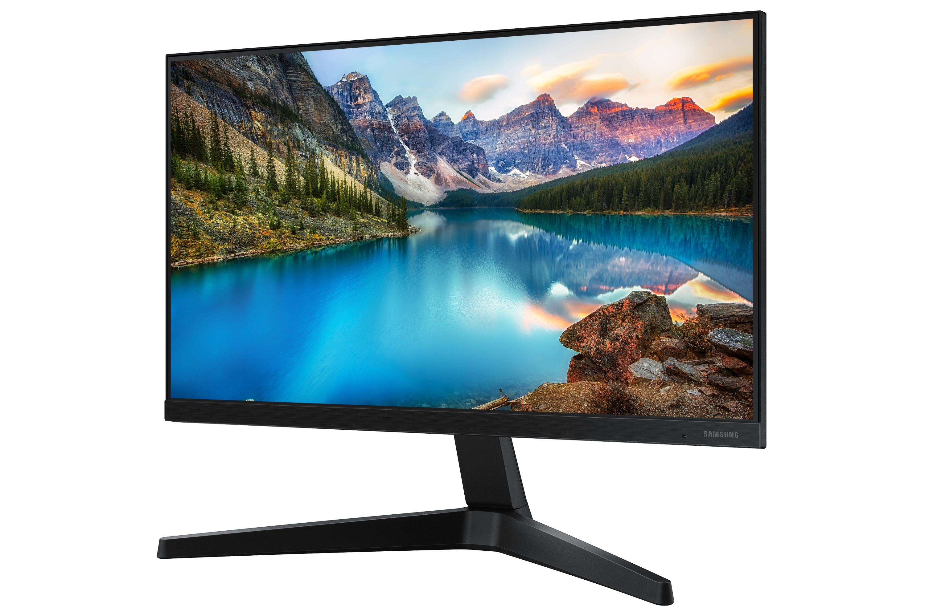Un monitor per computer mostra una scena lacustre con montagne e cielo colorato. È nero, con un supporto nero.