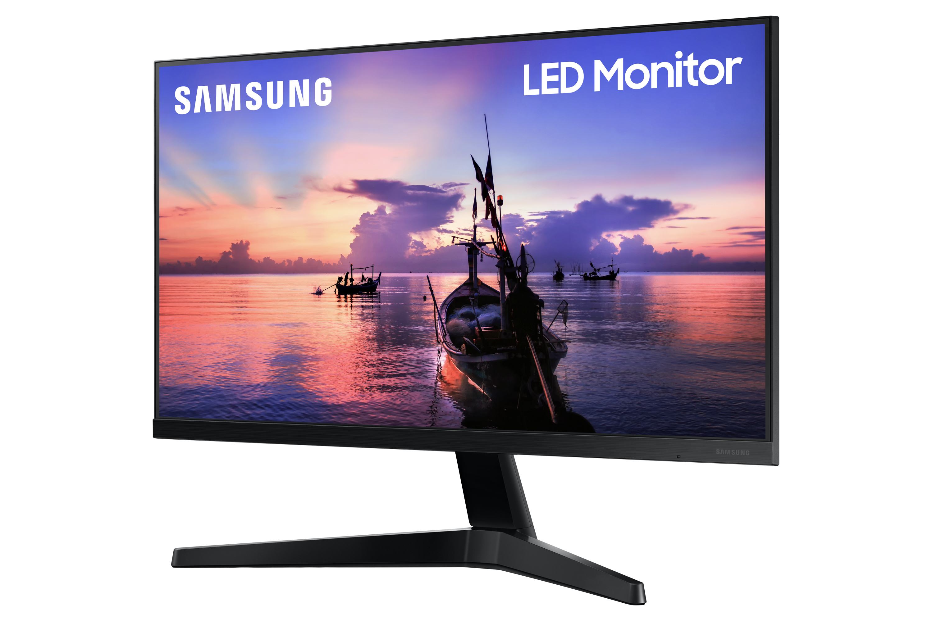 Un monitor LED Samsung mostra una scena di tramonto sull'acqua.