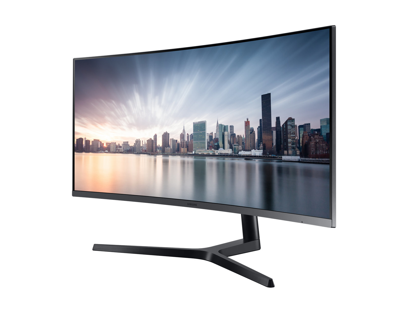 Un monitor curvo Samsung muestra un paisaje urbano sobre agua. El soporte es negro y elegante.