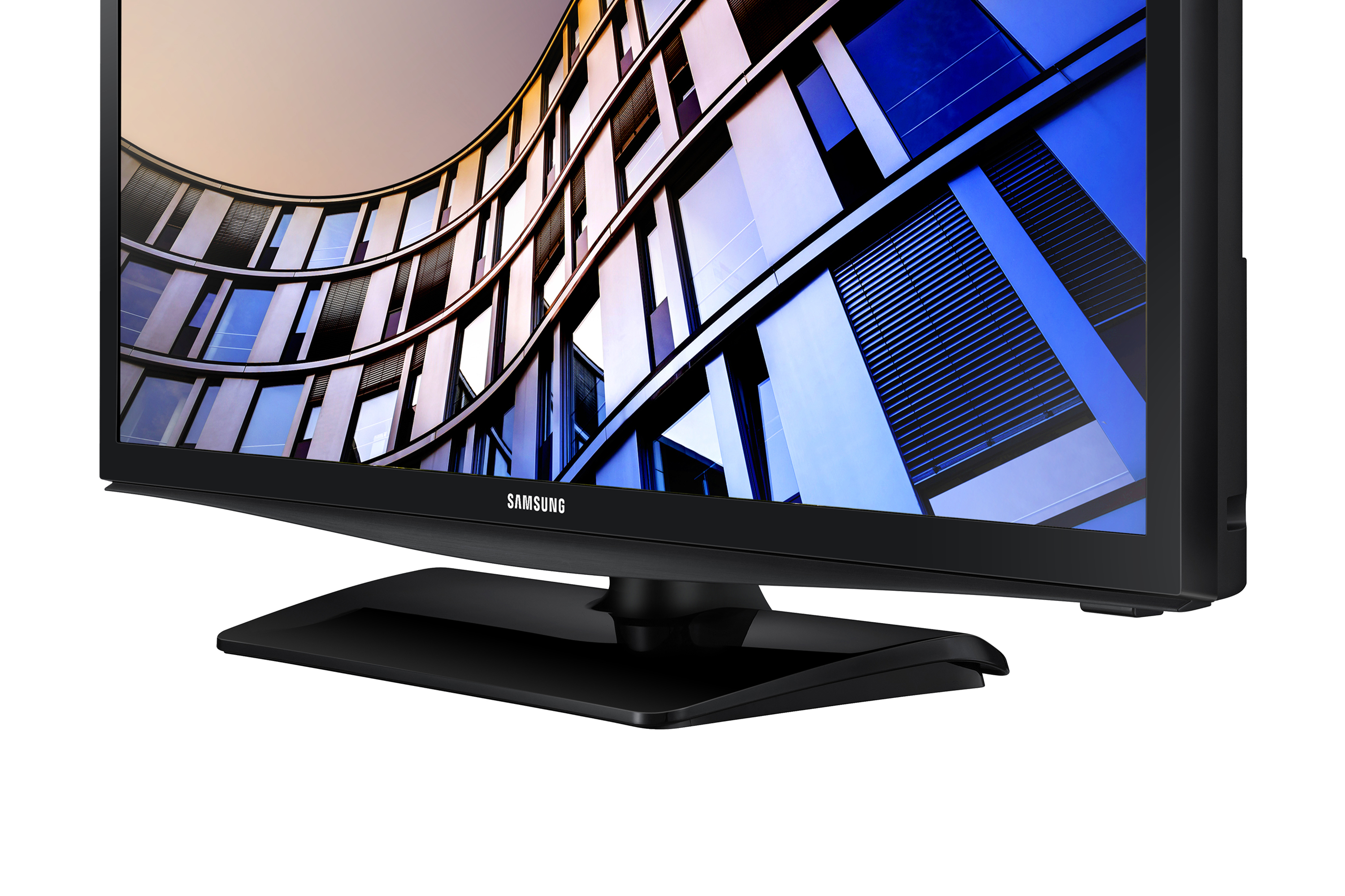 Telewizor Samsung wyświetla abstrakcyjne wnętrze budynku. Telewizor ma czarną ramę i podstawę.