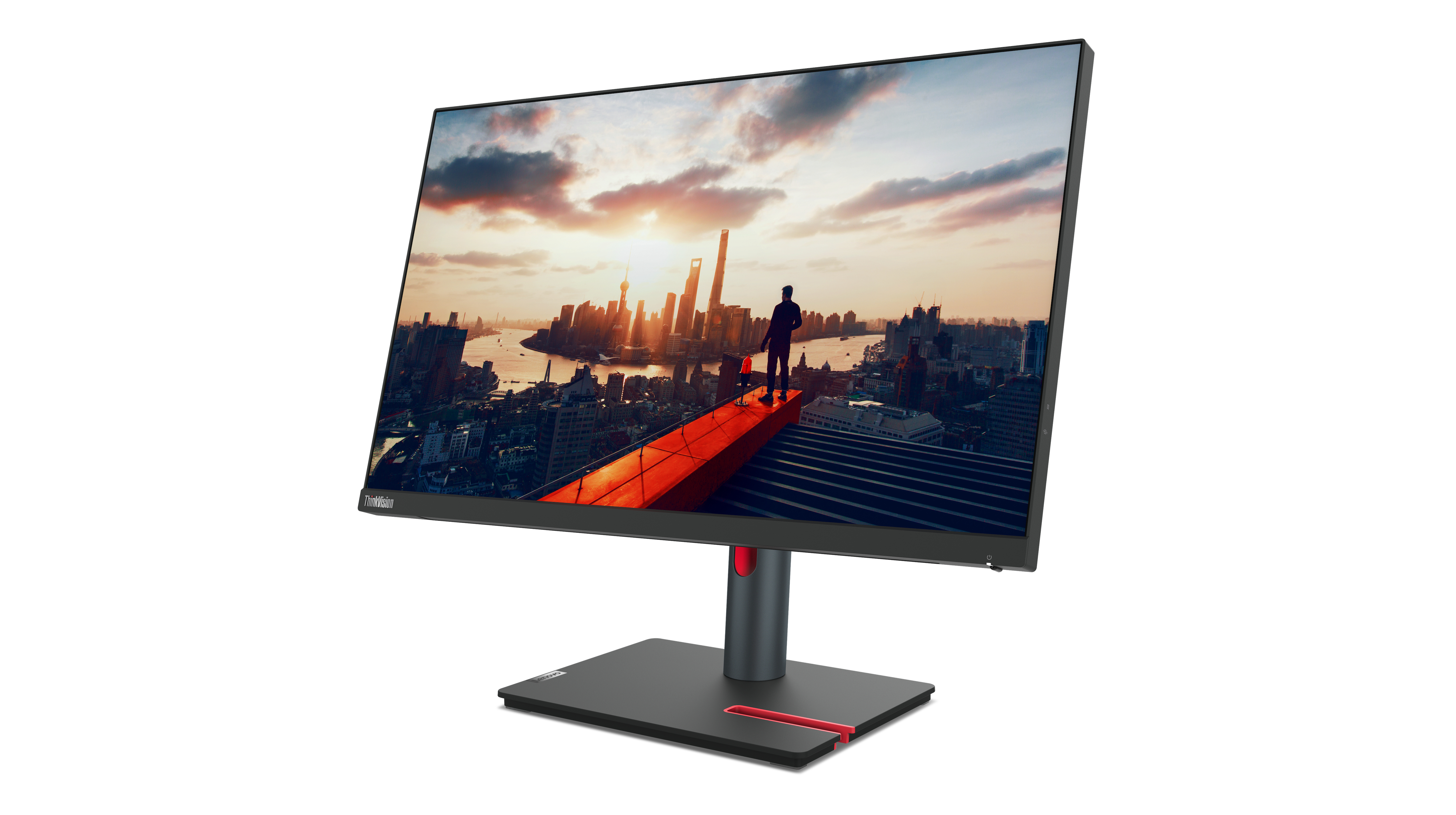 Een Lenovo-monitor met een stadsgezicht bij zonsondergang, met een persoon op een rood platform.