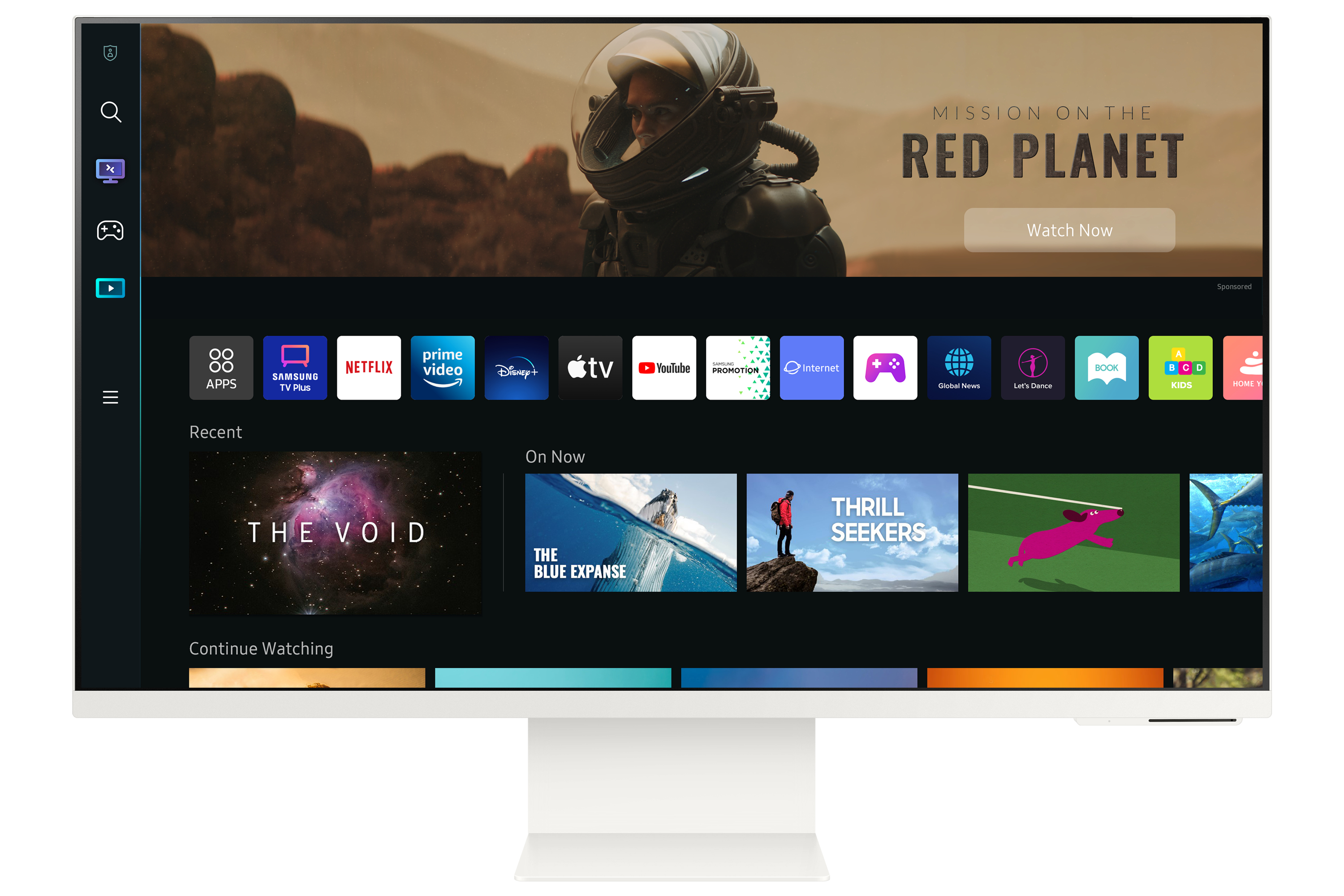 TV Samsung con interfaccia a tema spaziale con app. Cornice bianca, su supporto bianco.
