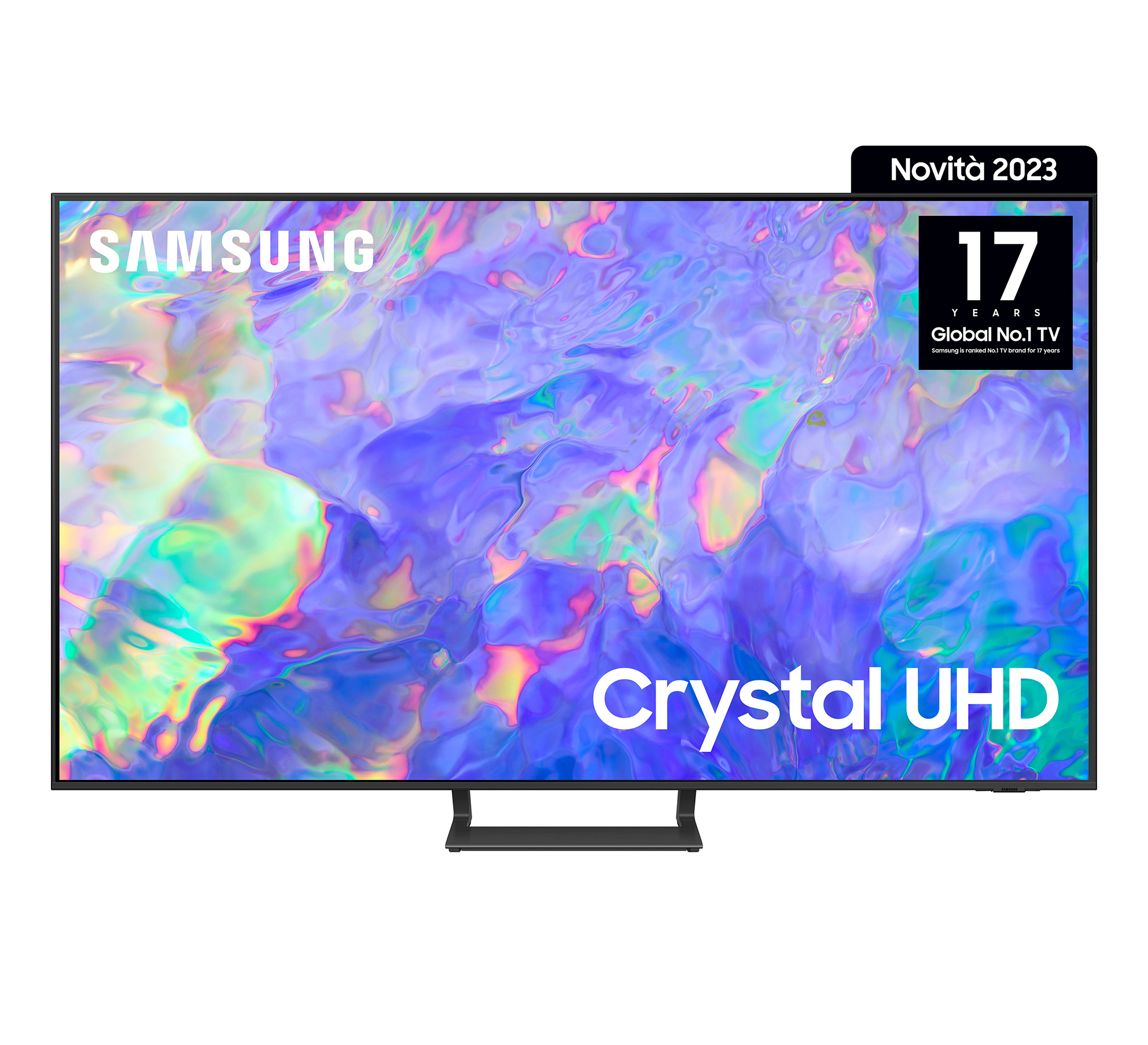 Telewizor Samsung Crystal UHD. Biały tekst na czarnej ramie. Etykiety 'Novità 2023' i '17 years Global No.1 TV'.