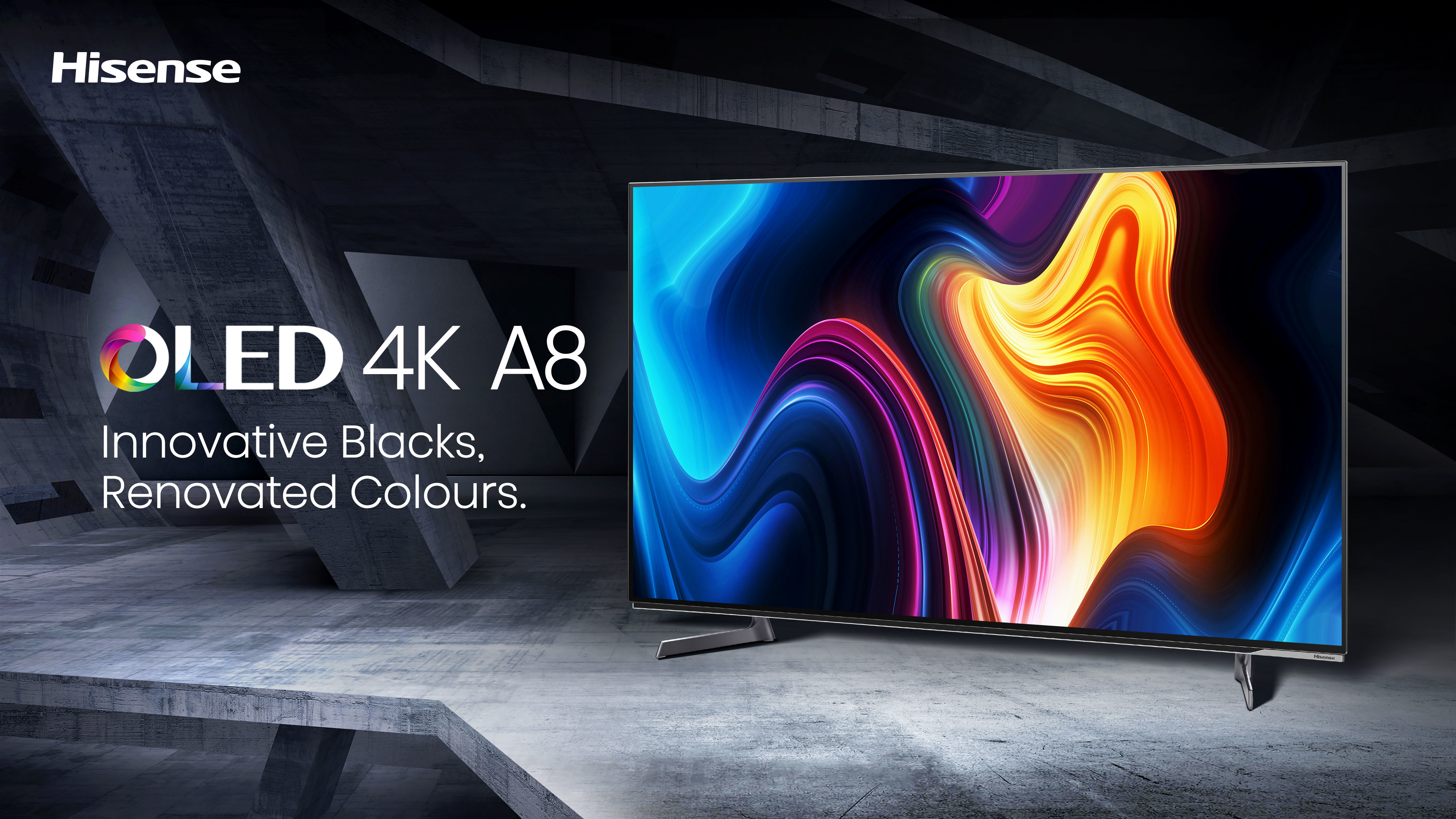 Hisense OLED 4K A8 TV mit farbenfrohem Design auf dem Bildschirm. Dunkler Hintergrund.