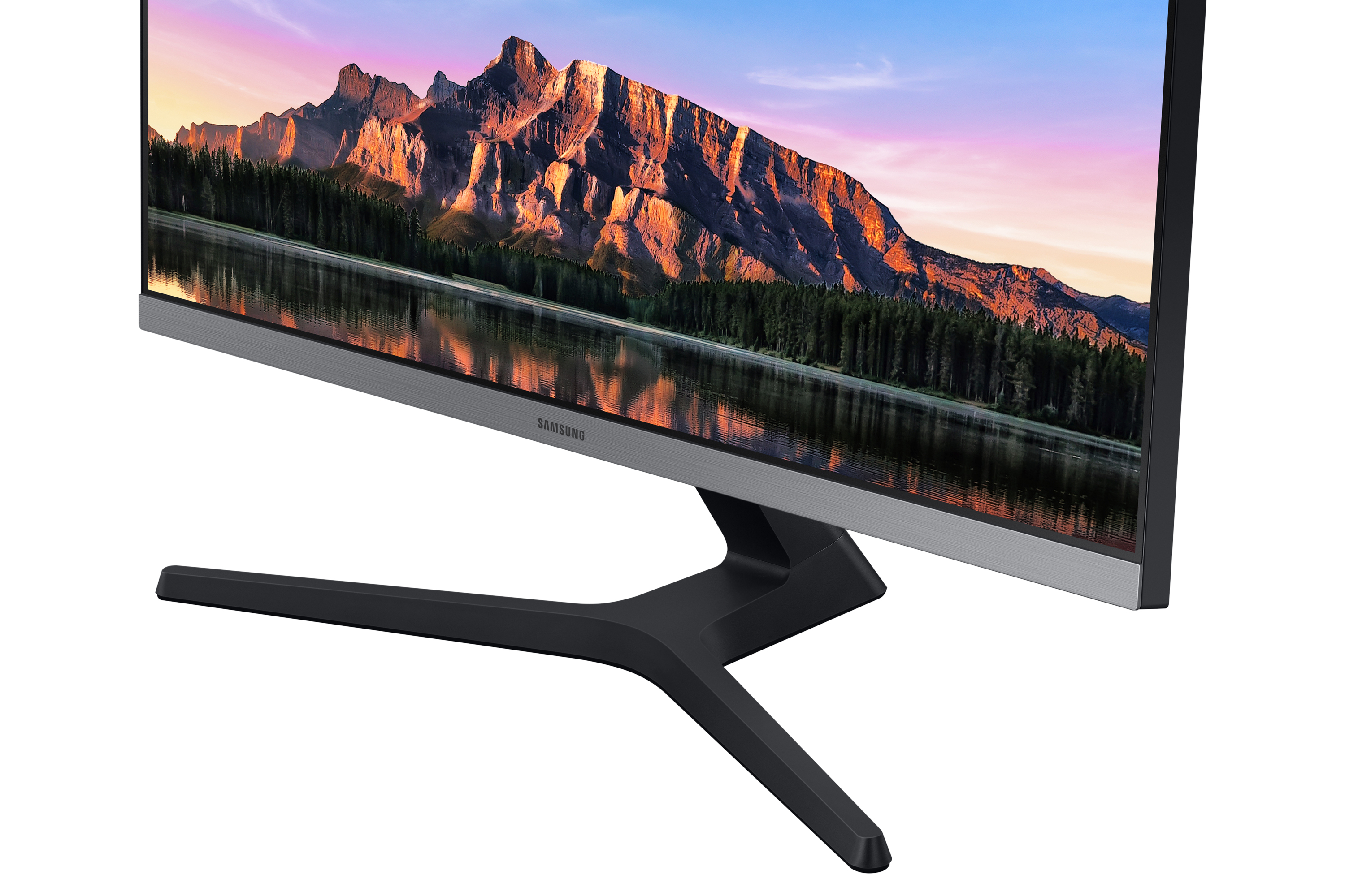 Un monitor Samsung con un paisaje montañoso en la pantalla y un soporte negro.