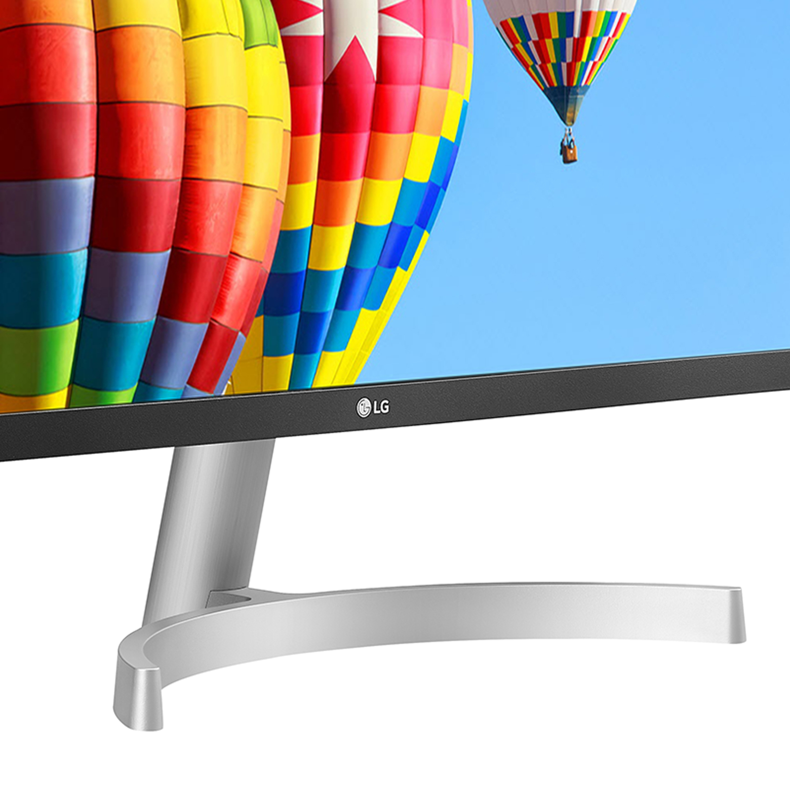Primo piano di un monitor con un cielo colorato e mongolfiere sullo schermo, logo LG in basso.