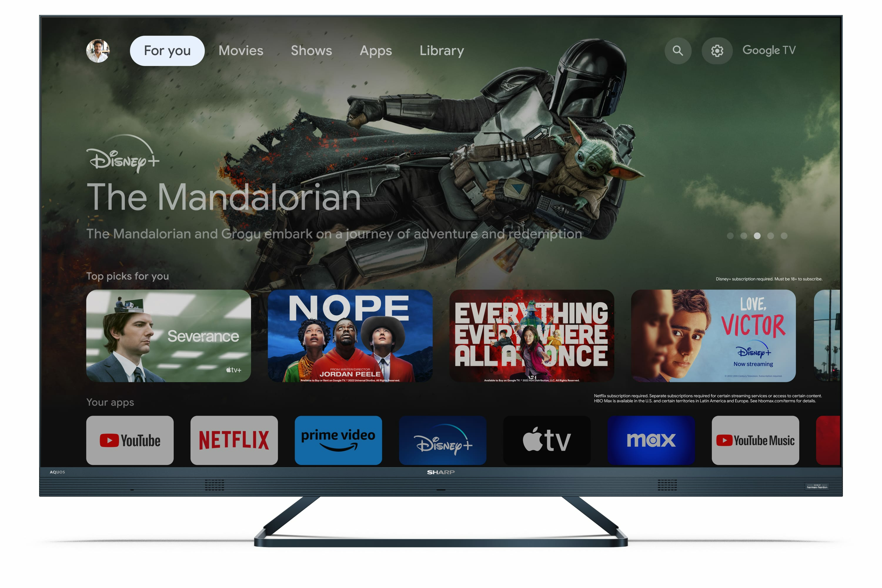 Ein großer Fernseher mit breitem Rahmen, der eine Szene aus The Mandalorian zeigt. Zeigt Apps unten.