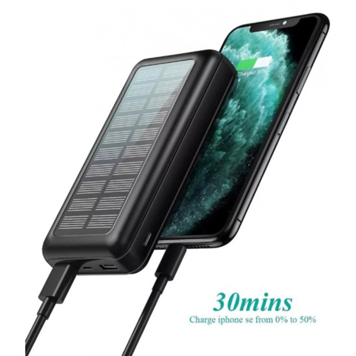 Power bank negra con panel solar cargando un teléfono. Teléfono muestra carga. Texto: 30 mins.