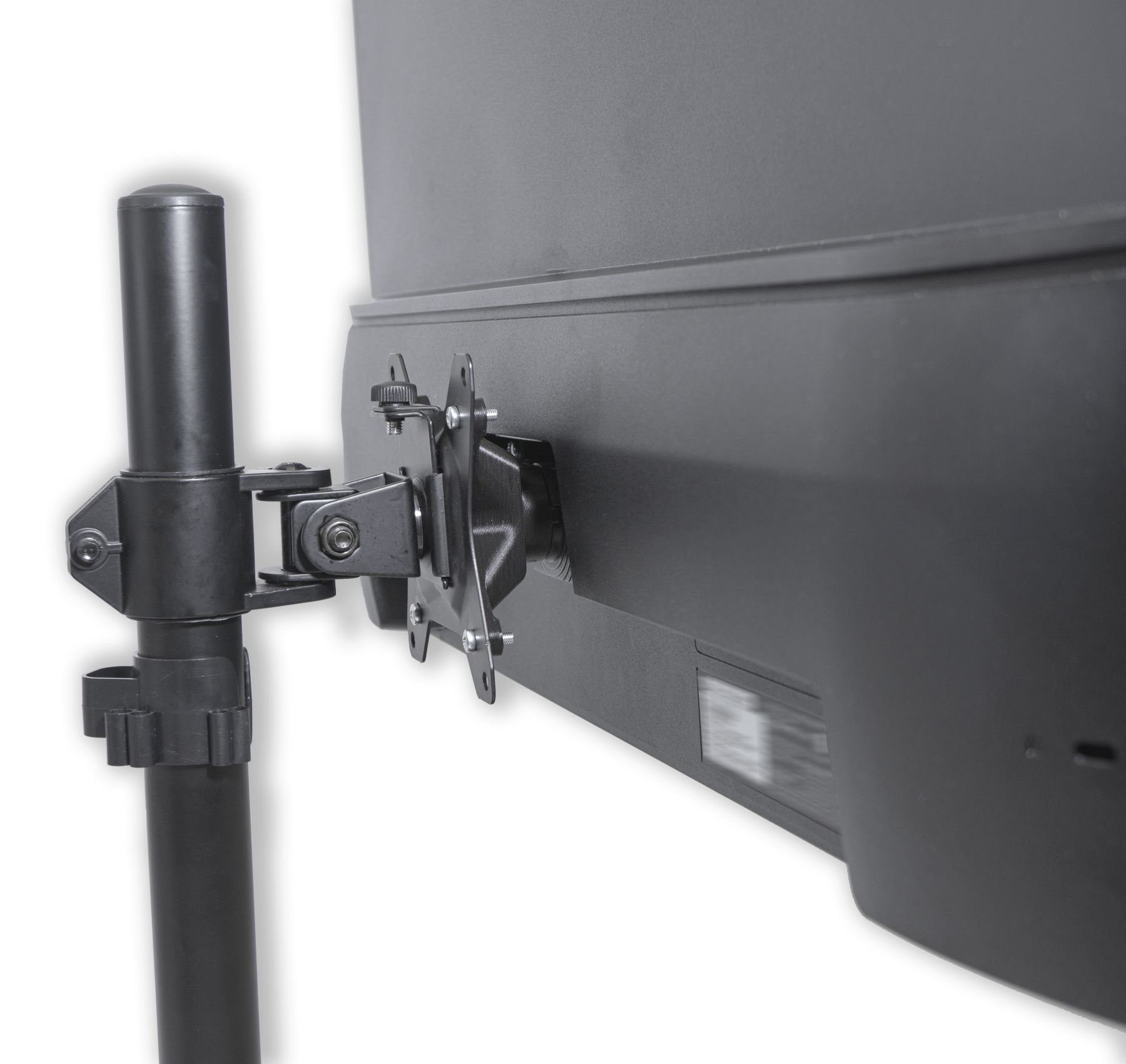 Schwarze Monitorhalterung mit schwarzem Mast. Nahaufnahme, auf weißem Hintergrund.