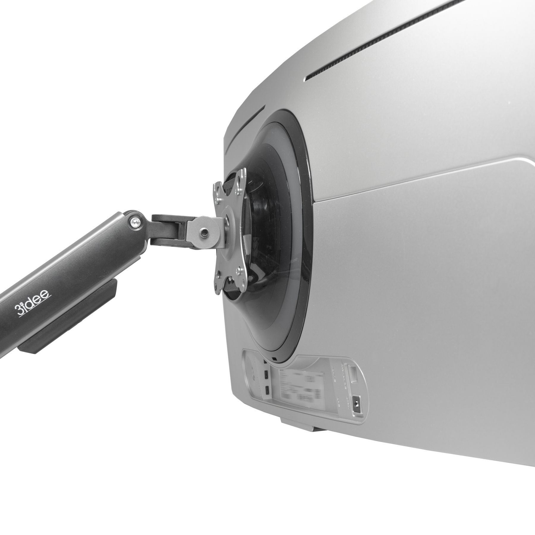 Monitorarm an der Rückseite eines gebogenen Monitors mit der Halterung befestigt.