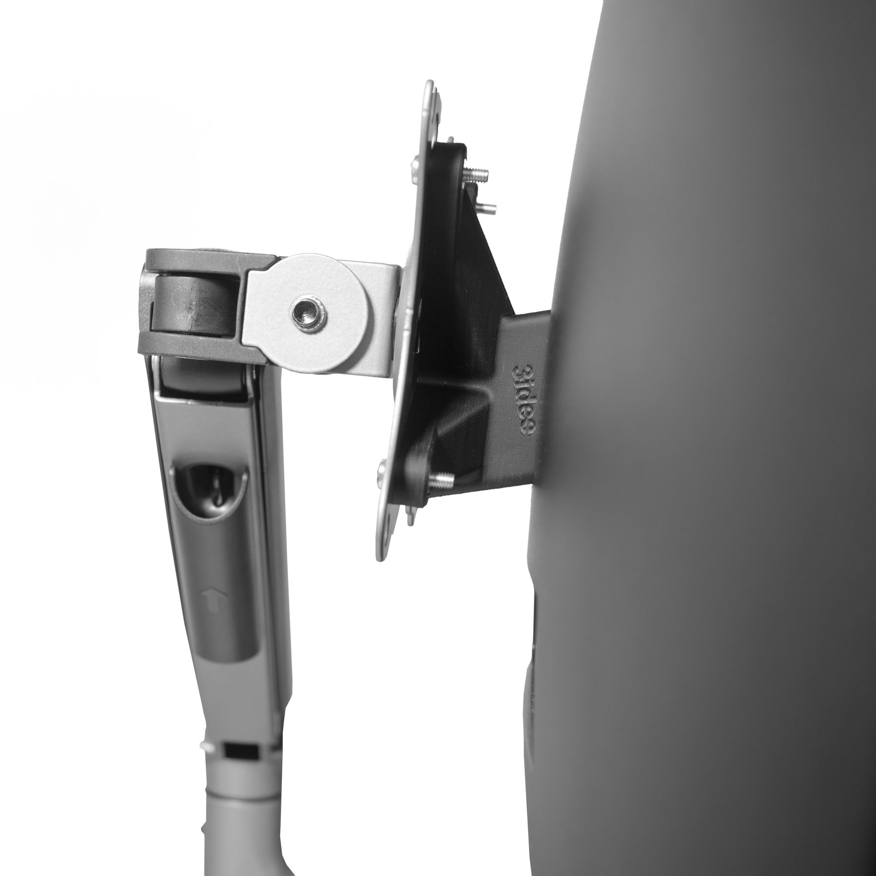 Monitorarm. Schwarz und grau. Der Monitor ist am Arm montiert. Weißer Hintergrund.