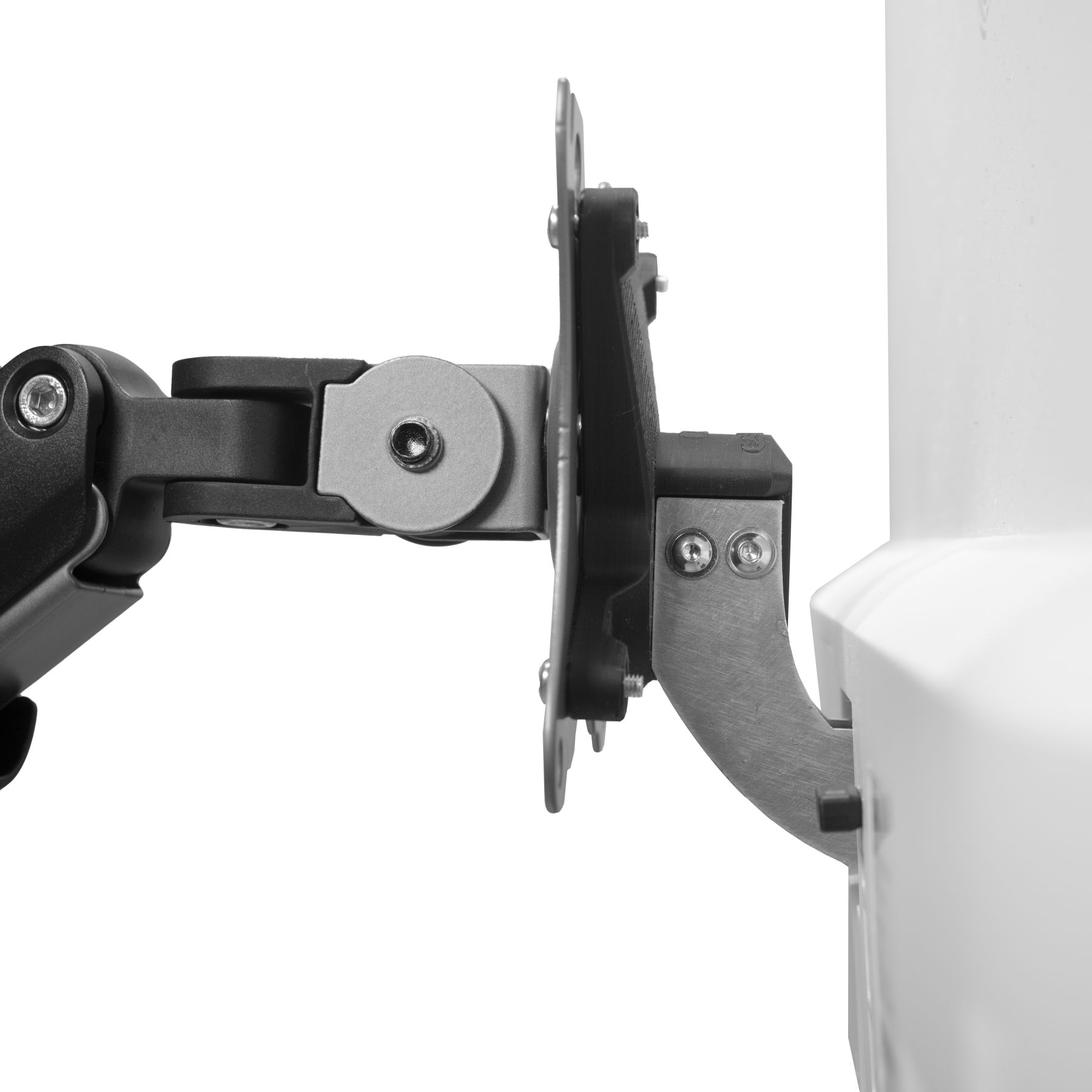 Ein Monitorarm mit einer silberfarbenen Platte und einem schwarzen Arm. Der Arm ist mit dem Monitor verbunden.