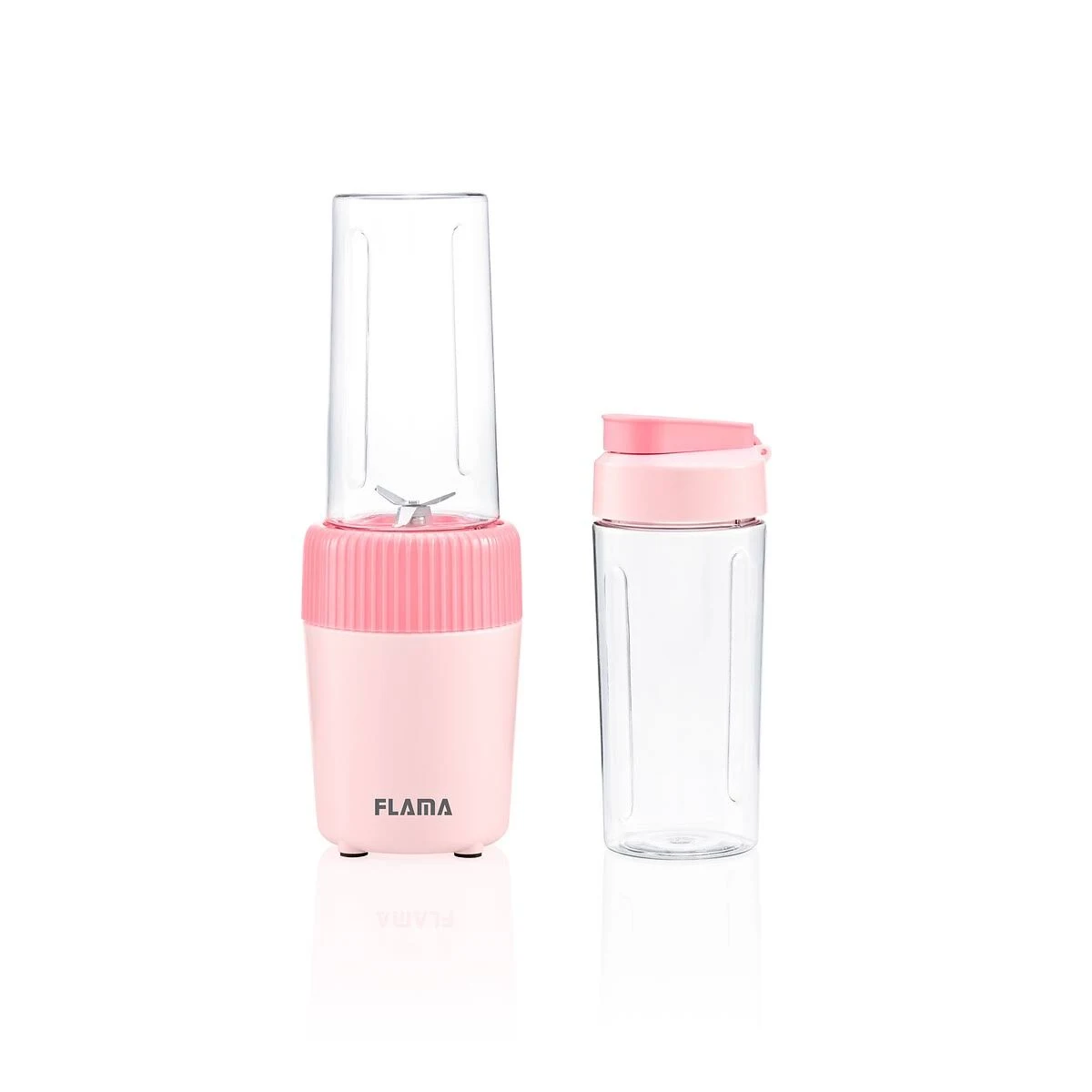 Licuadora personal rosa y una botella transparente con tapa rosa, sobre una superficie blanca.