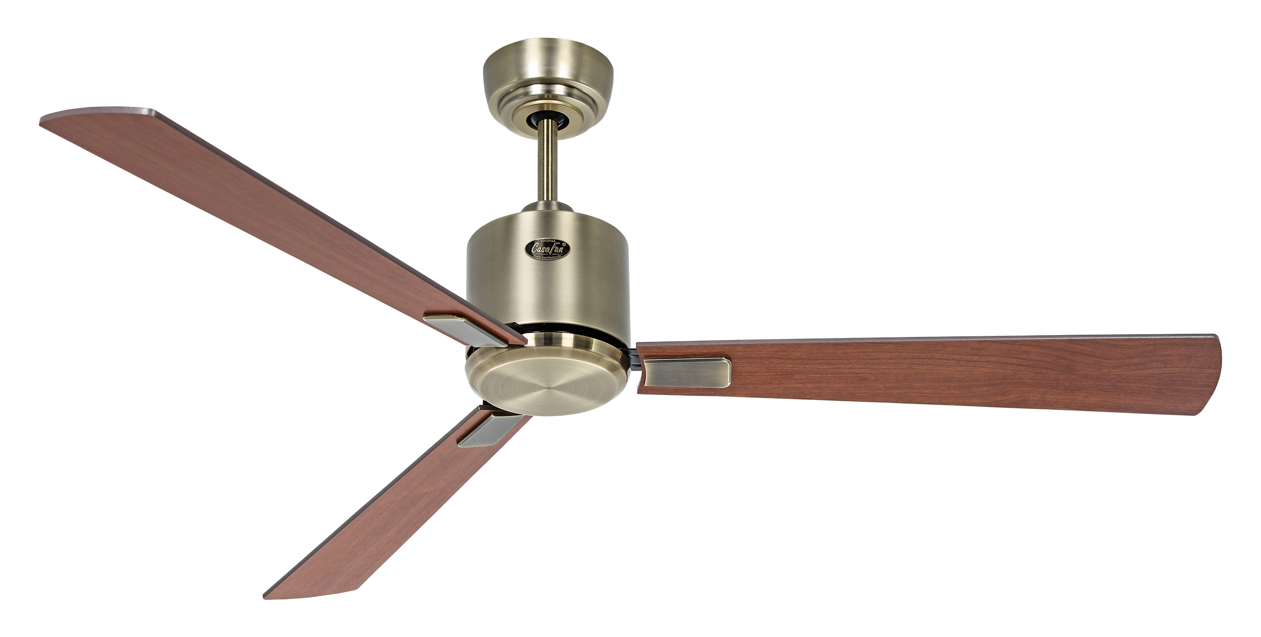 Un ventilatore da soffitto con tre pale in legno e un involucro motore color oro.
