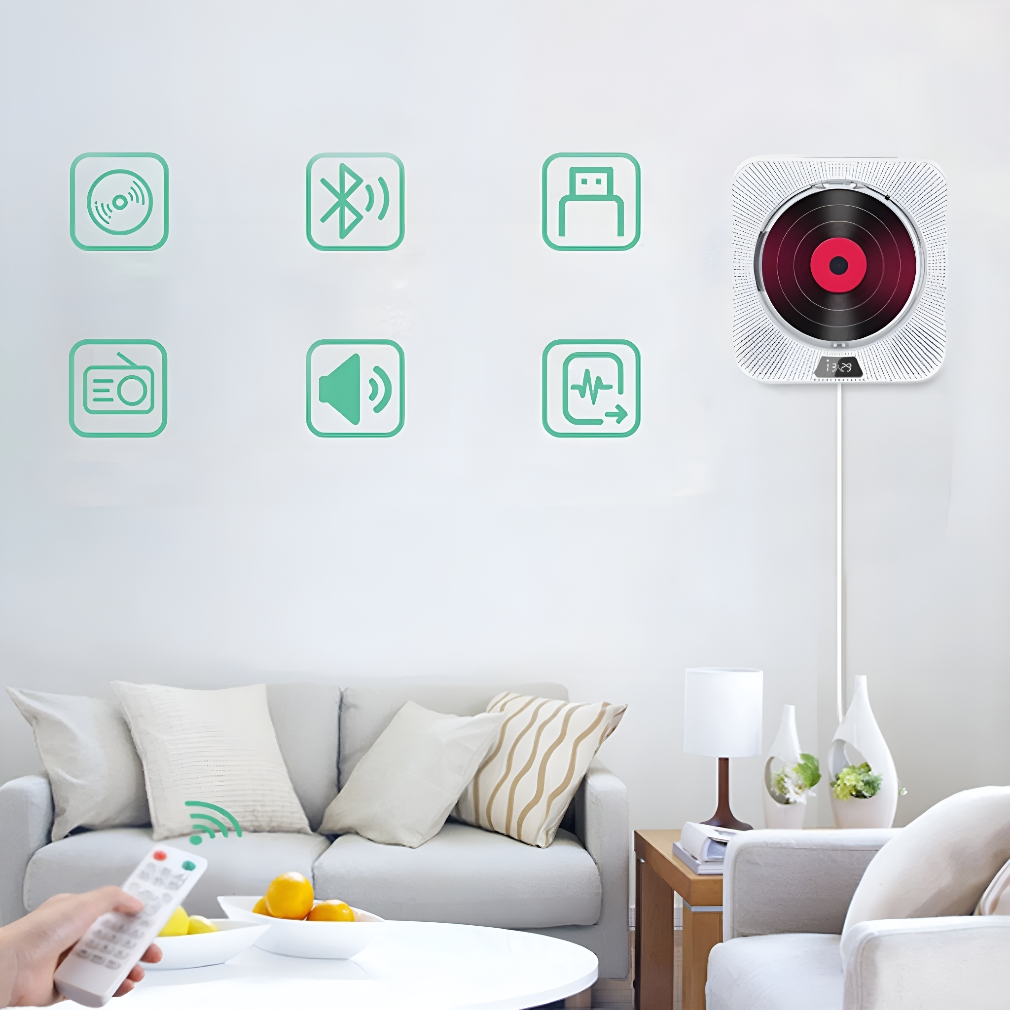 Ein an der Wand montierter CD-Player mit Steuerungssymbolen und eine Person, die eine Fernbedienung hält.