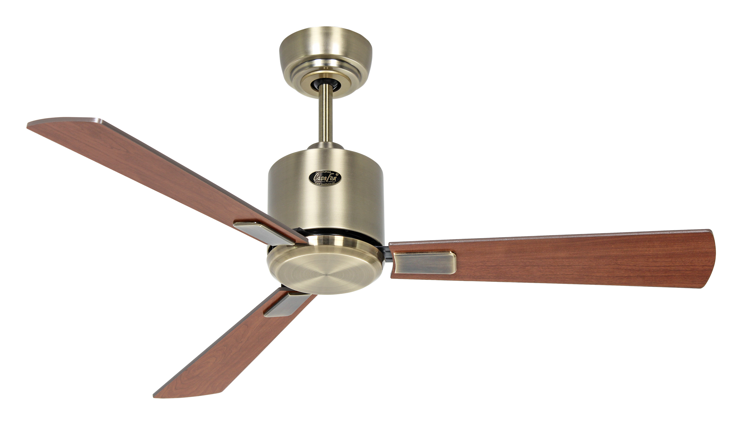 Ein Deckenventilator mit drei braunen Flügeln und einem bronzefarbenen Motorgehäuse, vor weißem Hintergrund.