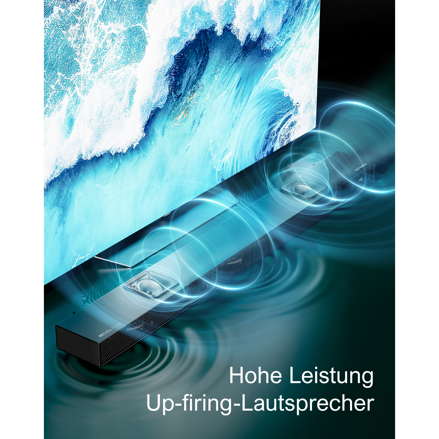 Eine schwarze Soundbar mit blauen Schallwellen, die von ihr ausgehen, vor einem Fernseher mit Wasser.