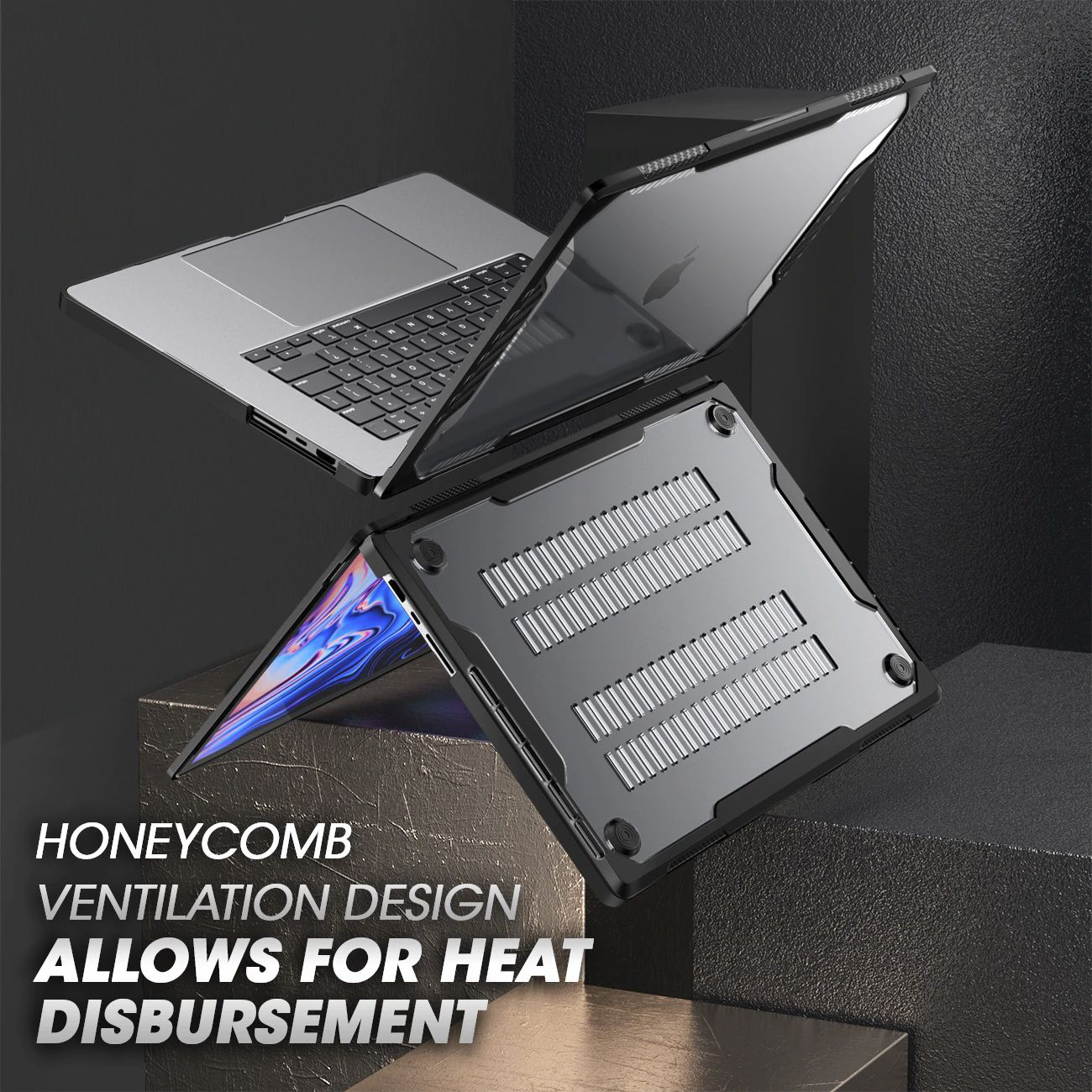 Laptop mit Hülle. Die Hülle hat ein Belüftungsdesign und ermöglicht die Wärmeableitung.