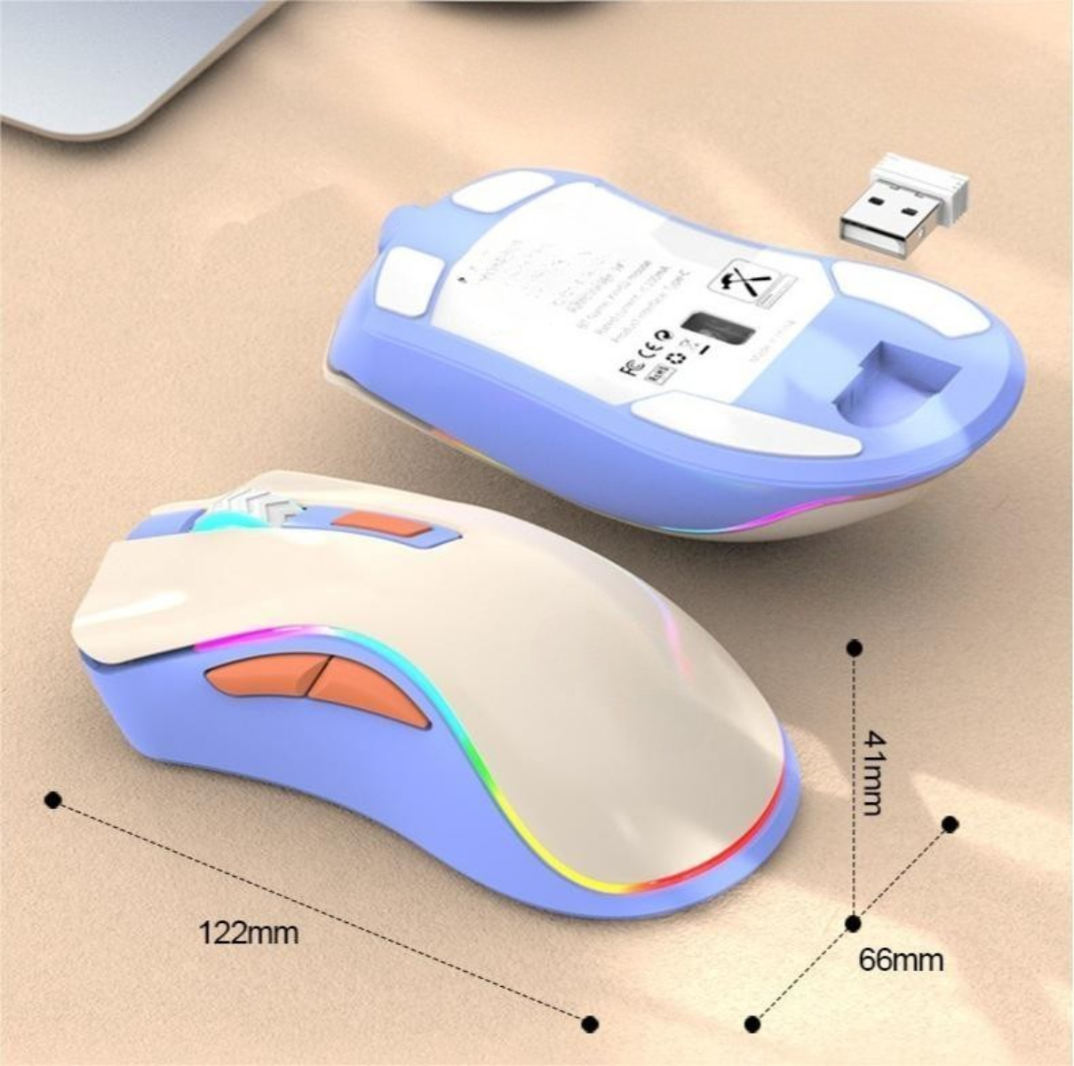 Zwei kabellose Computer-Mäuse, eine blau, eine weiß. Beide haben orangefarbene Tasten.