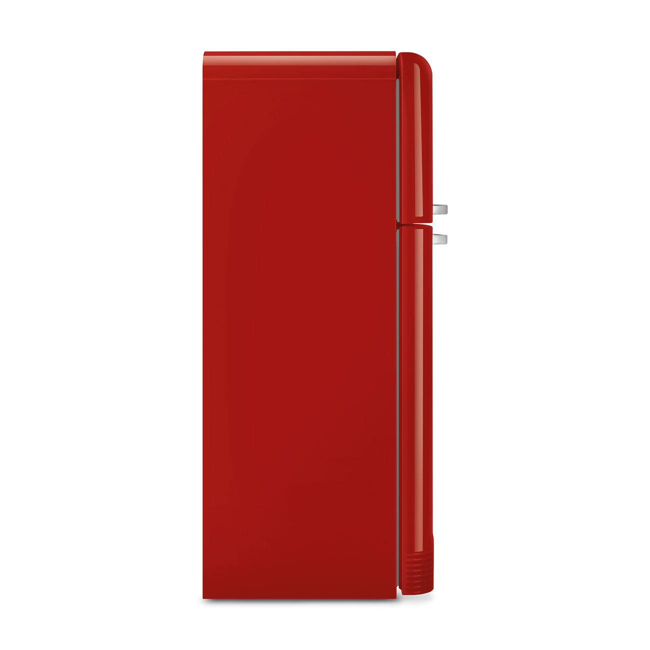 Frigorífico SMEG rojo, dos puertas, sobre un fondo blanco.
