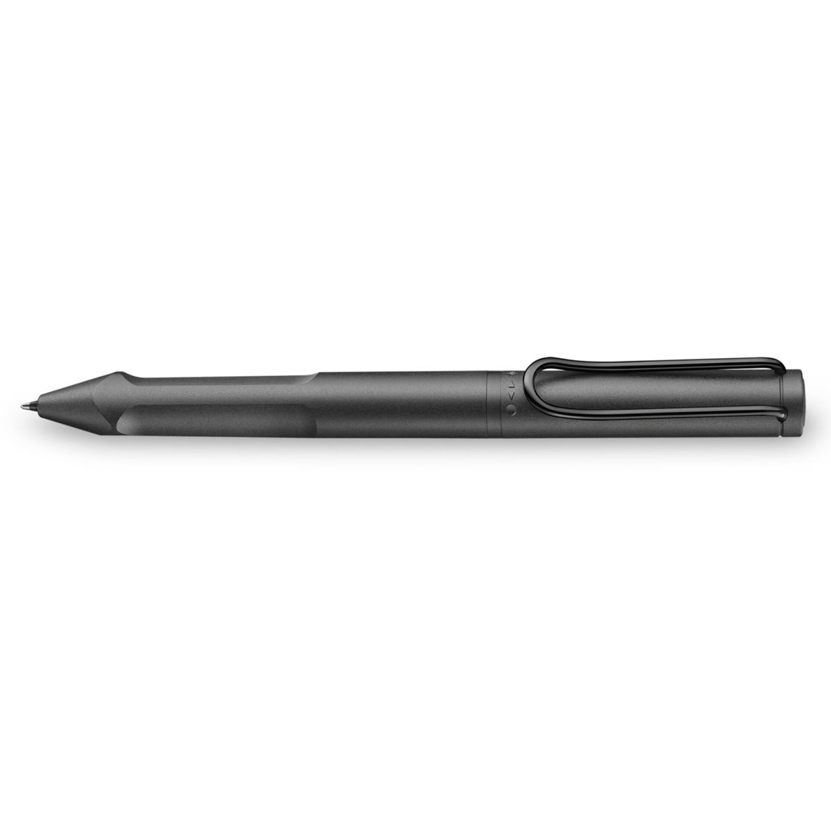 Ein schwarzer Stift mit einem schwarzen Clip an der Seite, der auf einem weißen Hintergrund liegt.