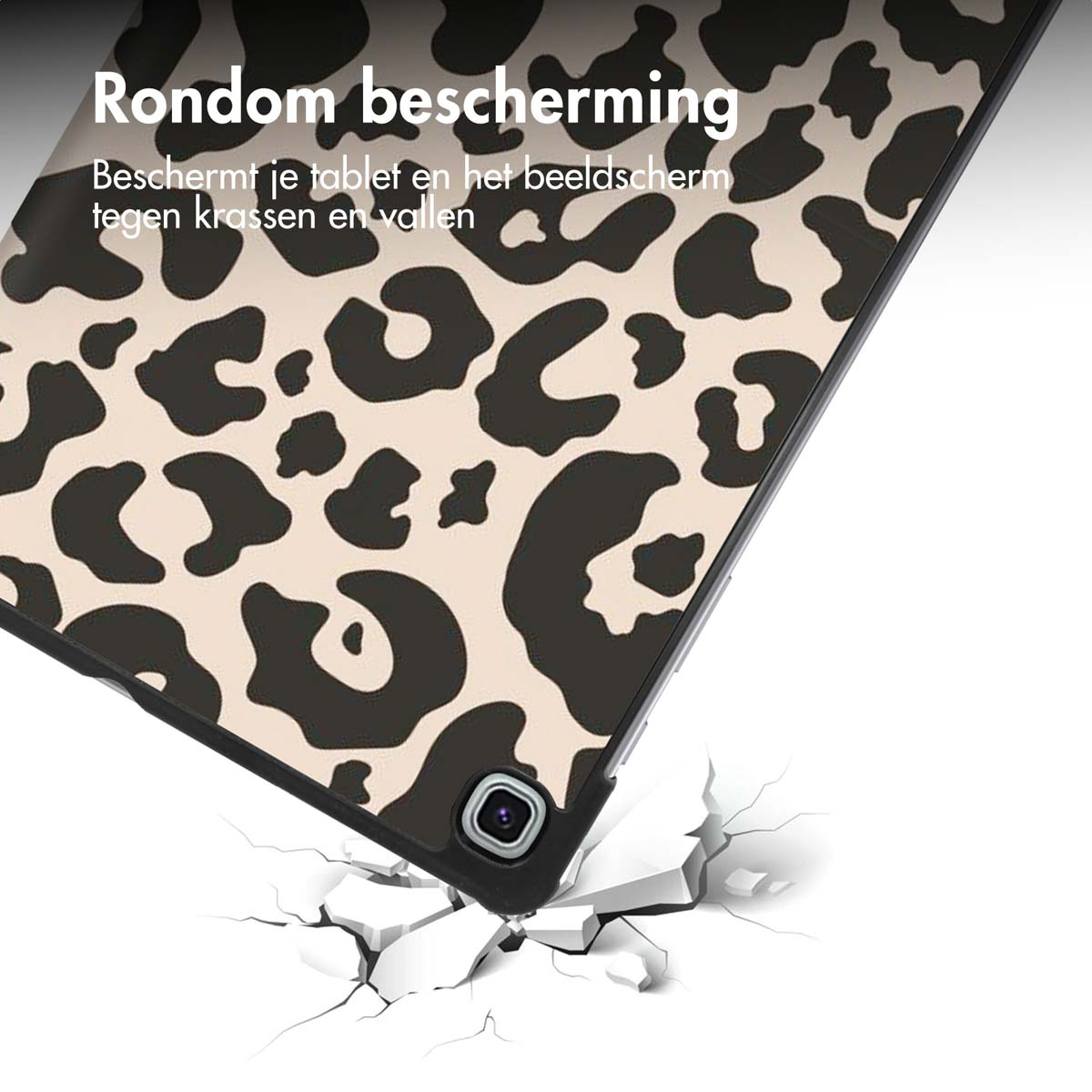 Een tablet met luipaardprint hoes valt op witte scherven.