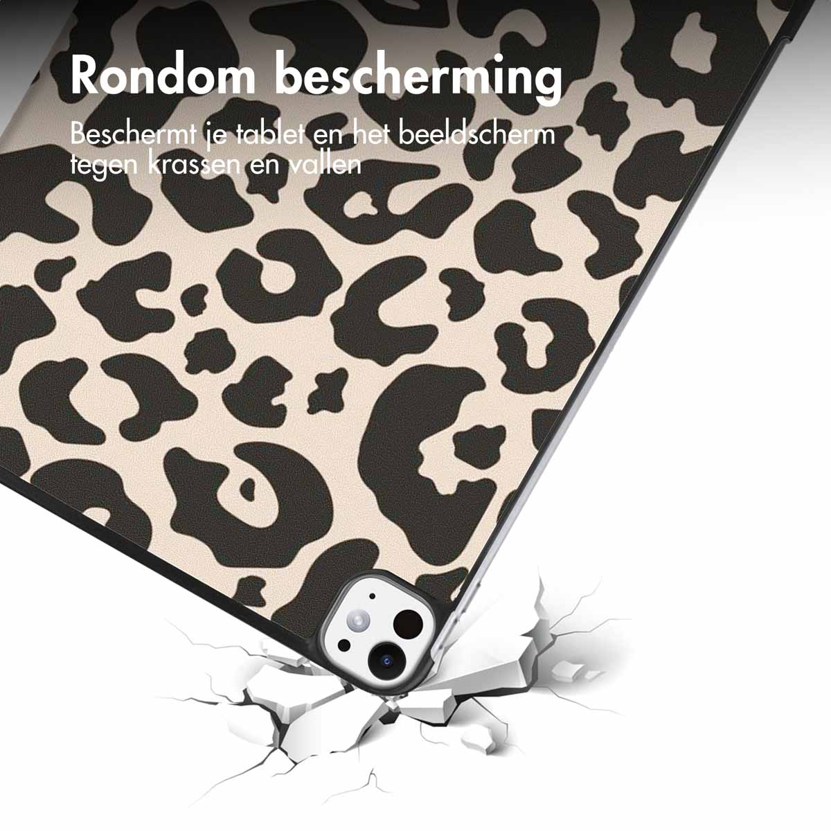 Tablet in leopard print case. Tablet is dropped and cracked concrete is visible. Text in Dutch.
