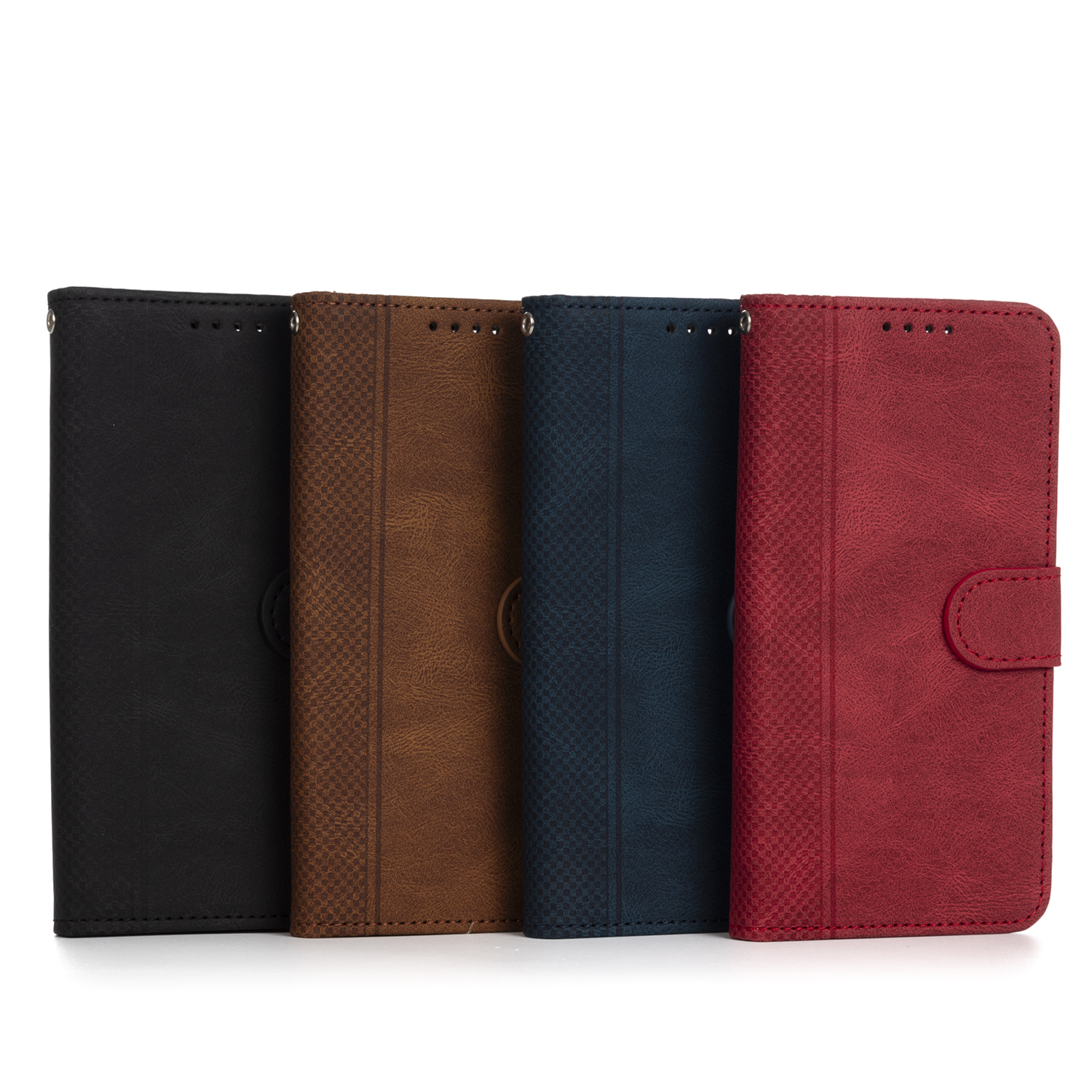 Quattro custodie per telefono in pelle nera, marrone, blu e rossa, in piedi.