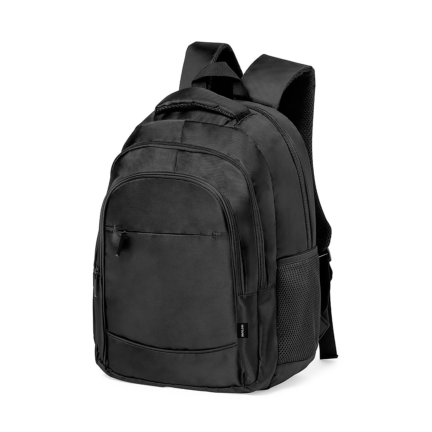 Mochila negra con dos correas para los hombros y un bolsillo frontal. Tiene un bolsillo lateral de malla.