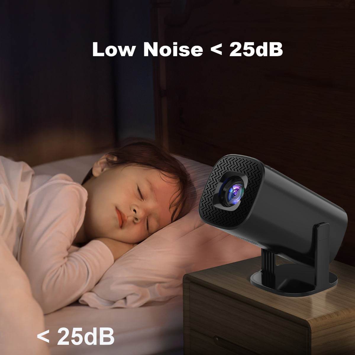 Ein Kind schläft neben einem Projektor auf einem Nachttisch. Text darüber sagt: Geräuscharm <lt/> 25dB.