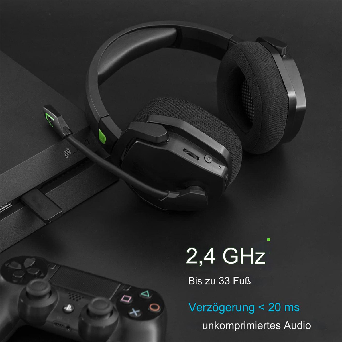 Schwarzes Gaming-Headset mit Mikrofon und Steuertasten auf dunkler Oberfläche mit Controller.