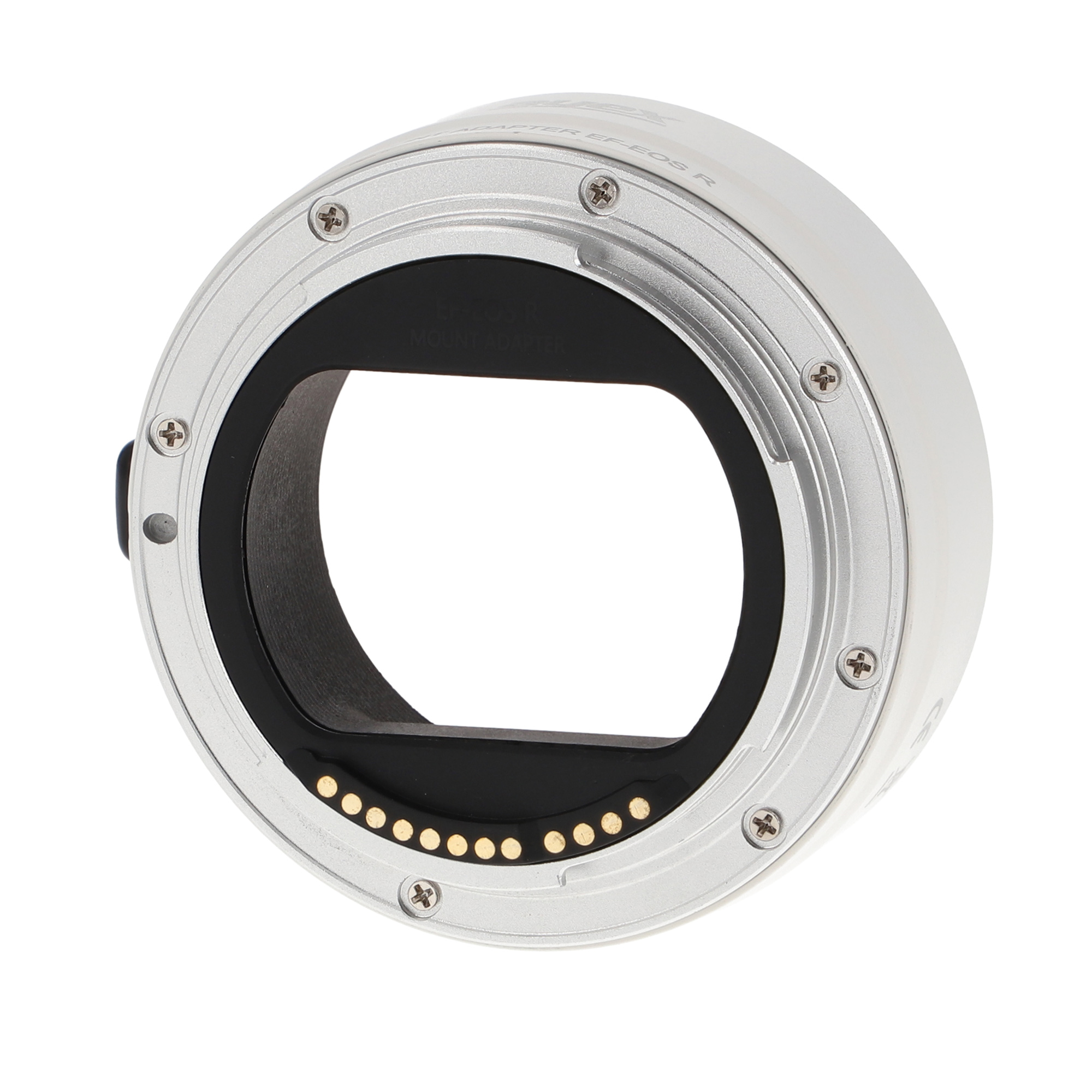 Ein silberner Objektivadapter für eine Kamera. Er hat ein kreisförmiges Design mit Schraubenlöchern und goldenen Pins.