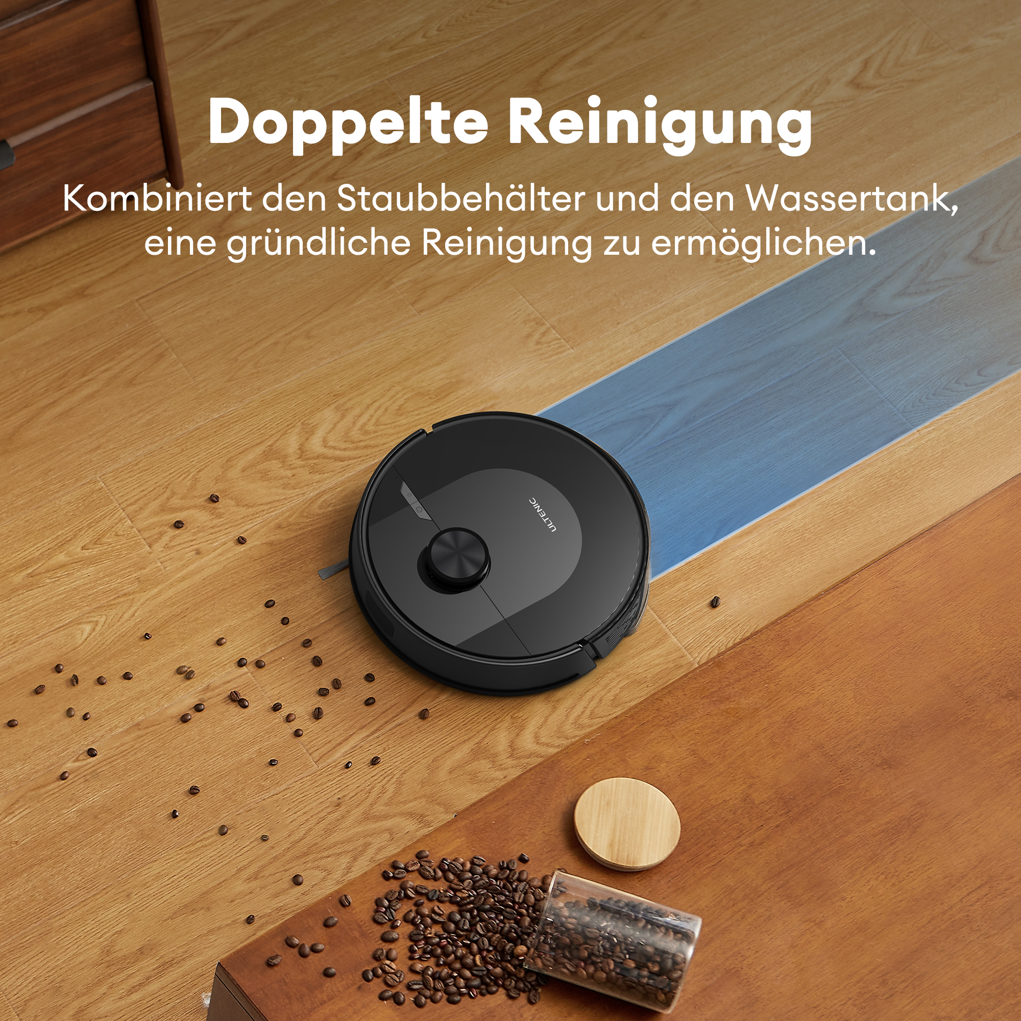 Ein schwarzer Roboter-Staubsauger mit verschütteten Kaffeebohnen, auf einem Holzboden.