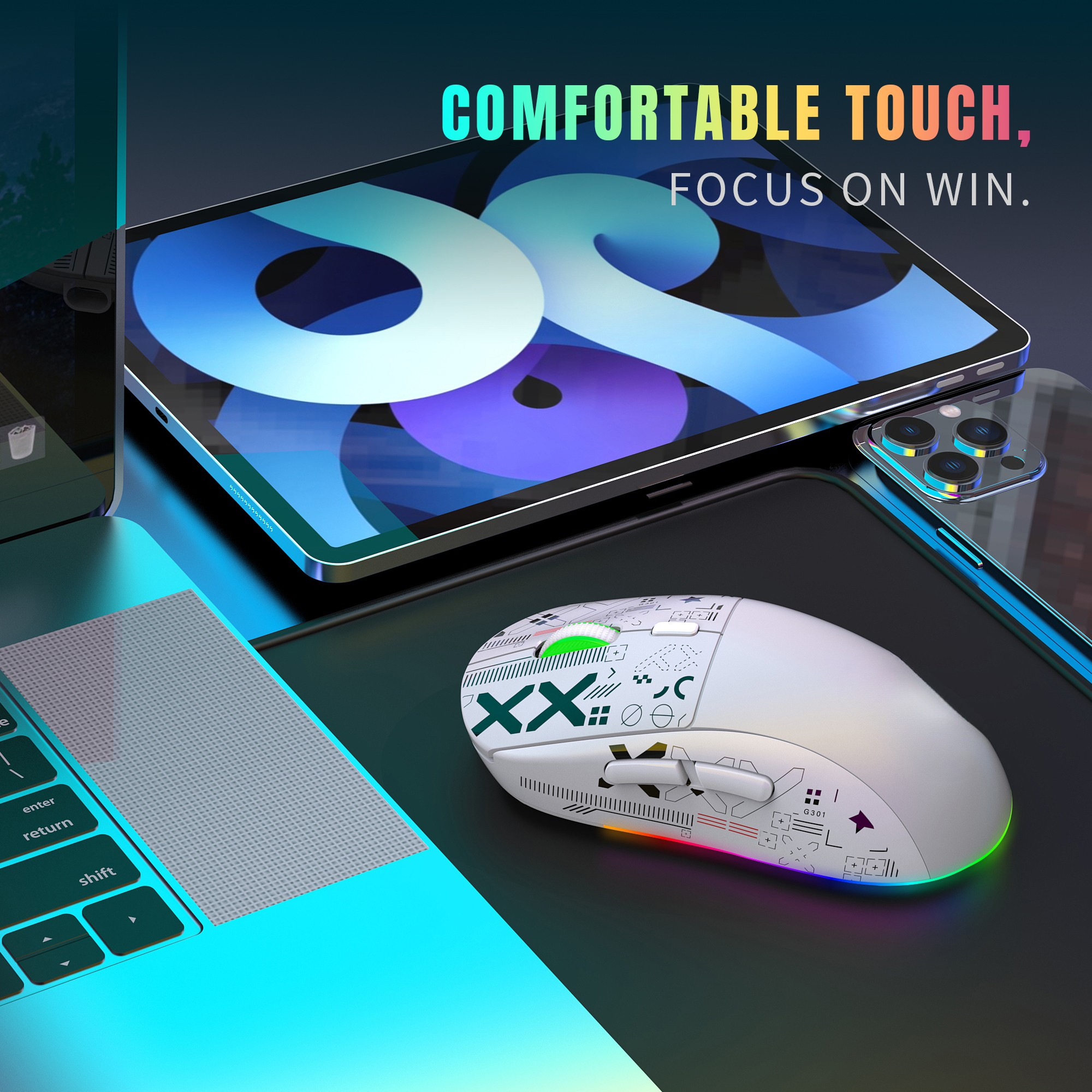 Weiße Gaming-Maus mit bunten Lichtern und Laptop und Tablet im Hintergrund.
