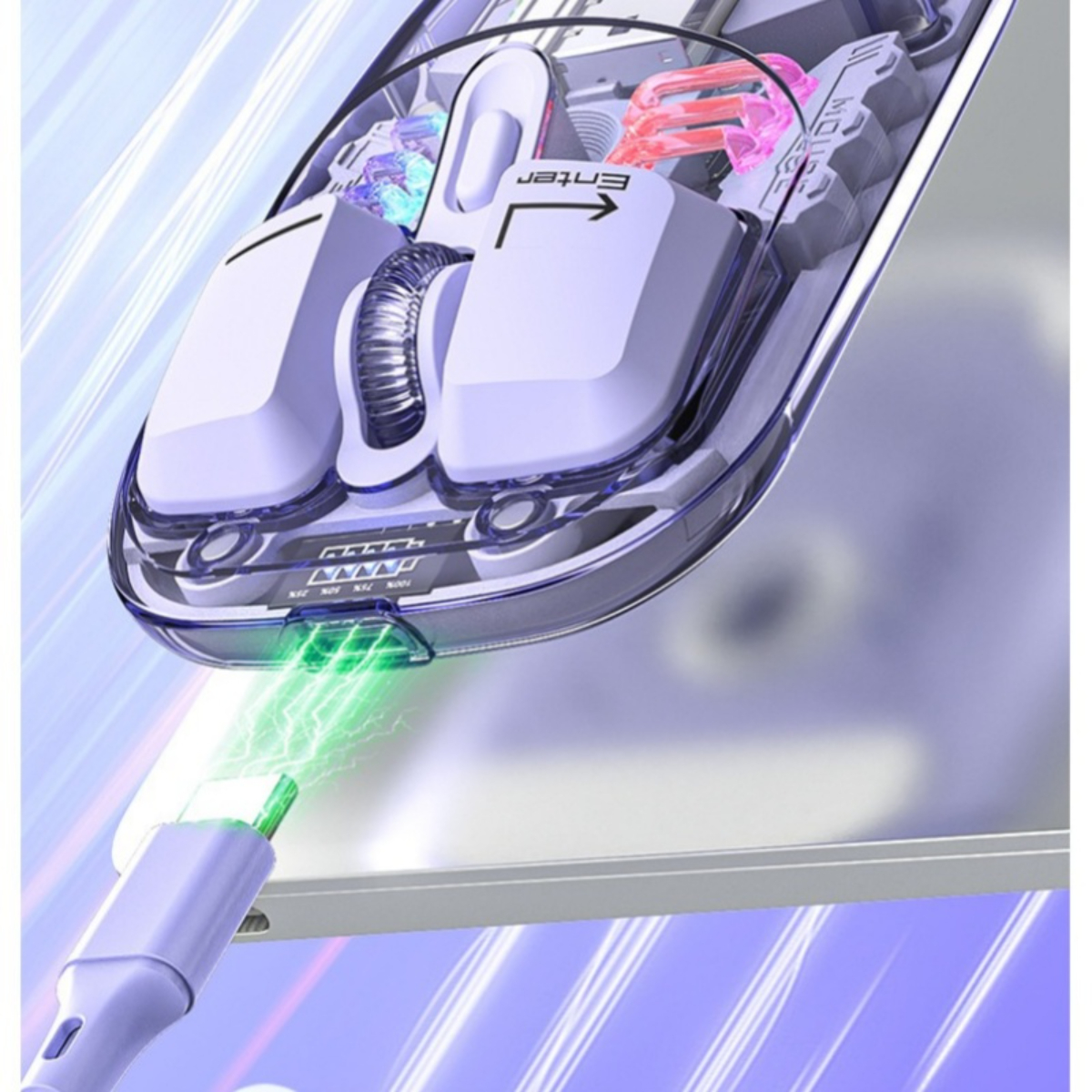 Eine transparente Maus mit grünem Licht vom Ladekabel. Die Maus ist auf weißem Hintergrund.