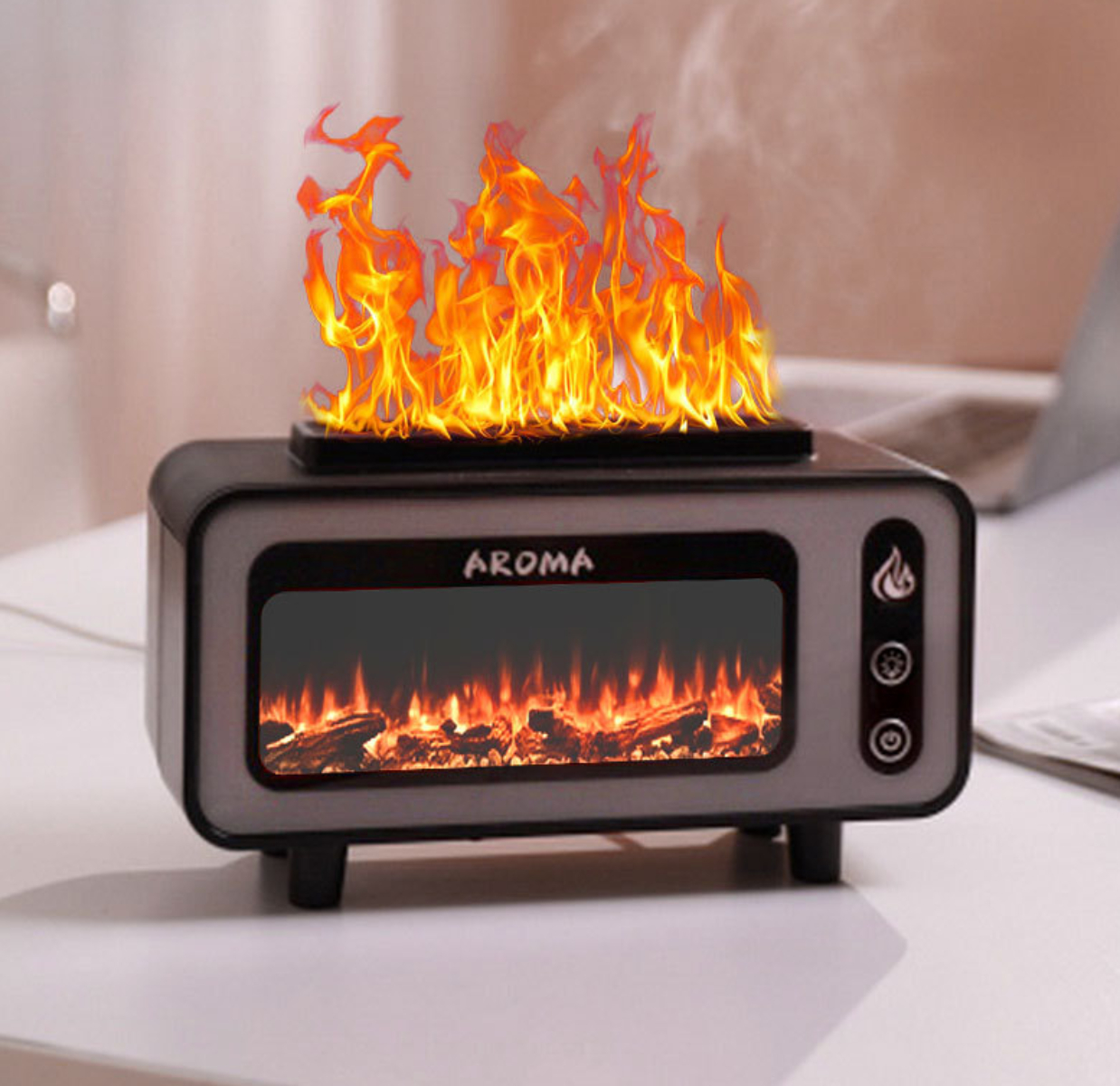 Ein kleiner, grauer dekorativer Kamin mit Flammen und einem Aroma-Logo.
