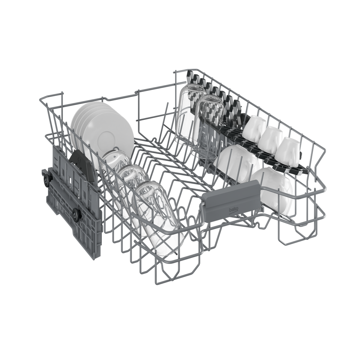 Kosz zmywarki z talerzami, szklankami i sztućcami. Na białym tle.