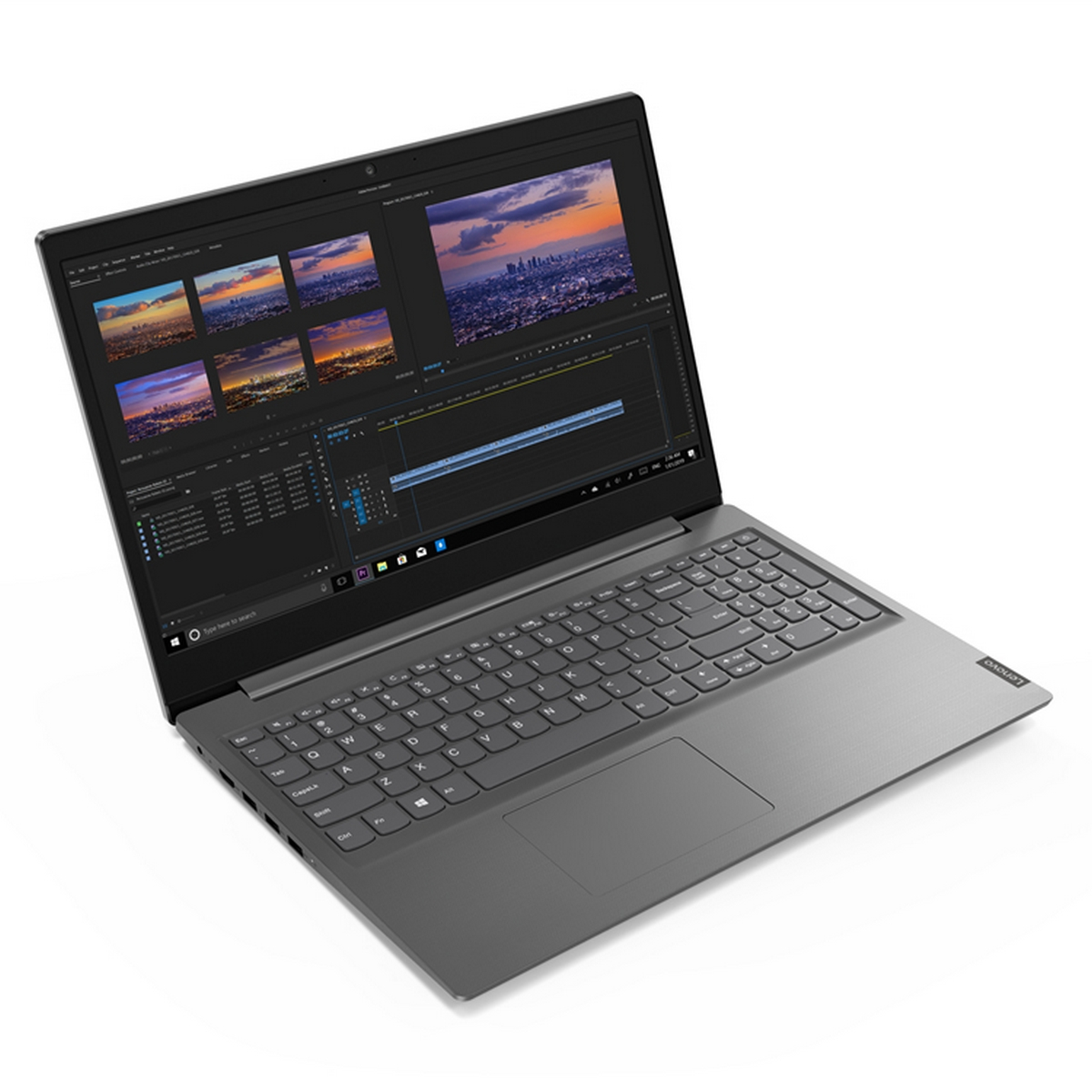 Laptop con schermo aperto che mostra software di video editing. Su una superficie bianca.