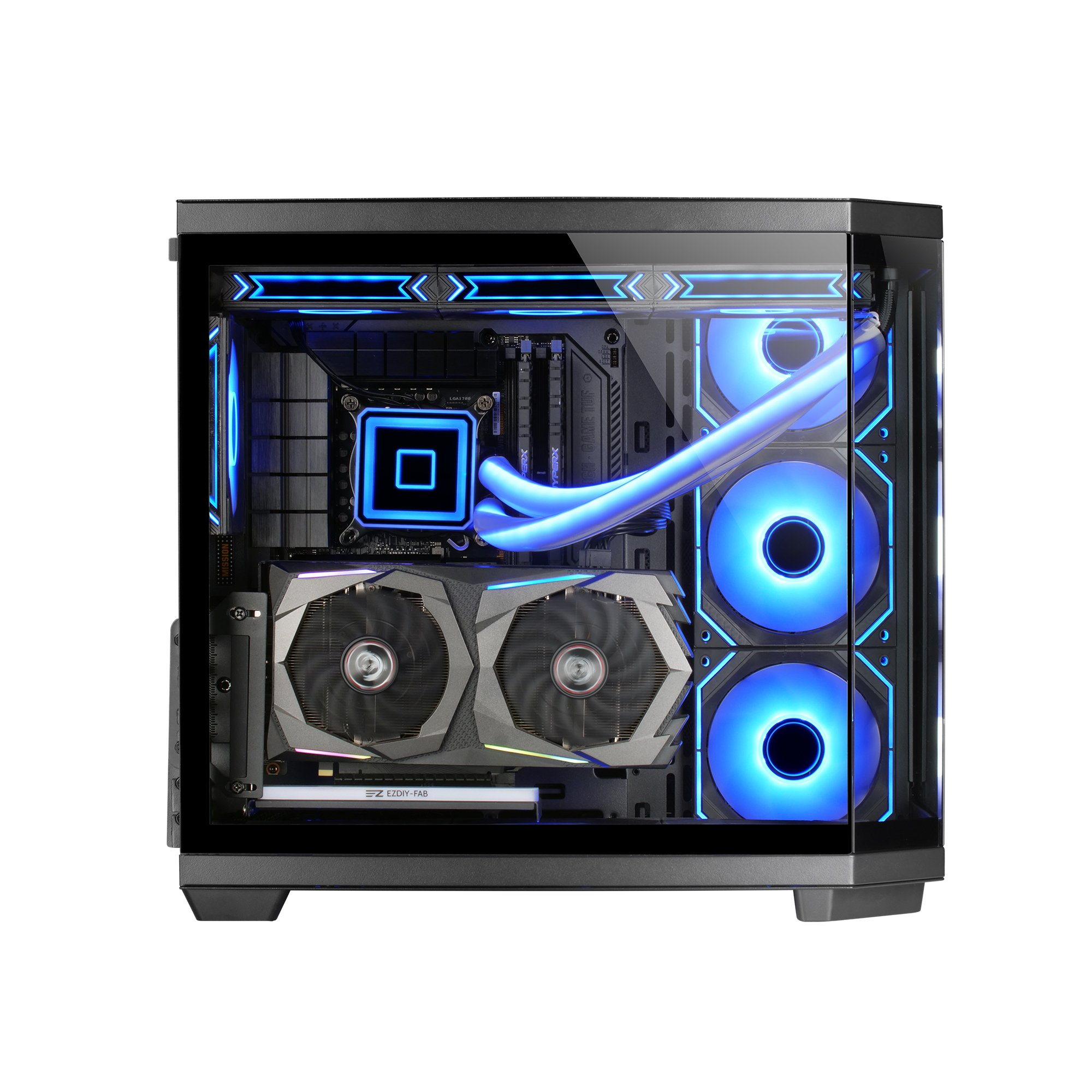 Computergehäuse mit Glasplatte. Blaue LED-Leuchten. Grafikkarten sichtbar. Weißer Hintergrund.