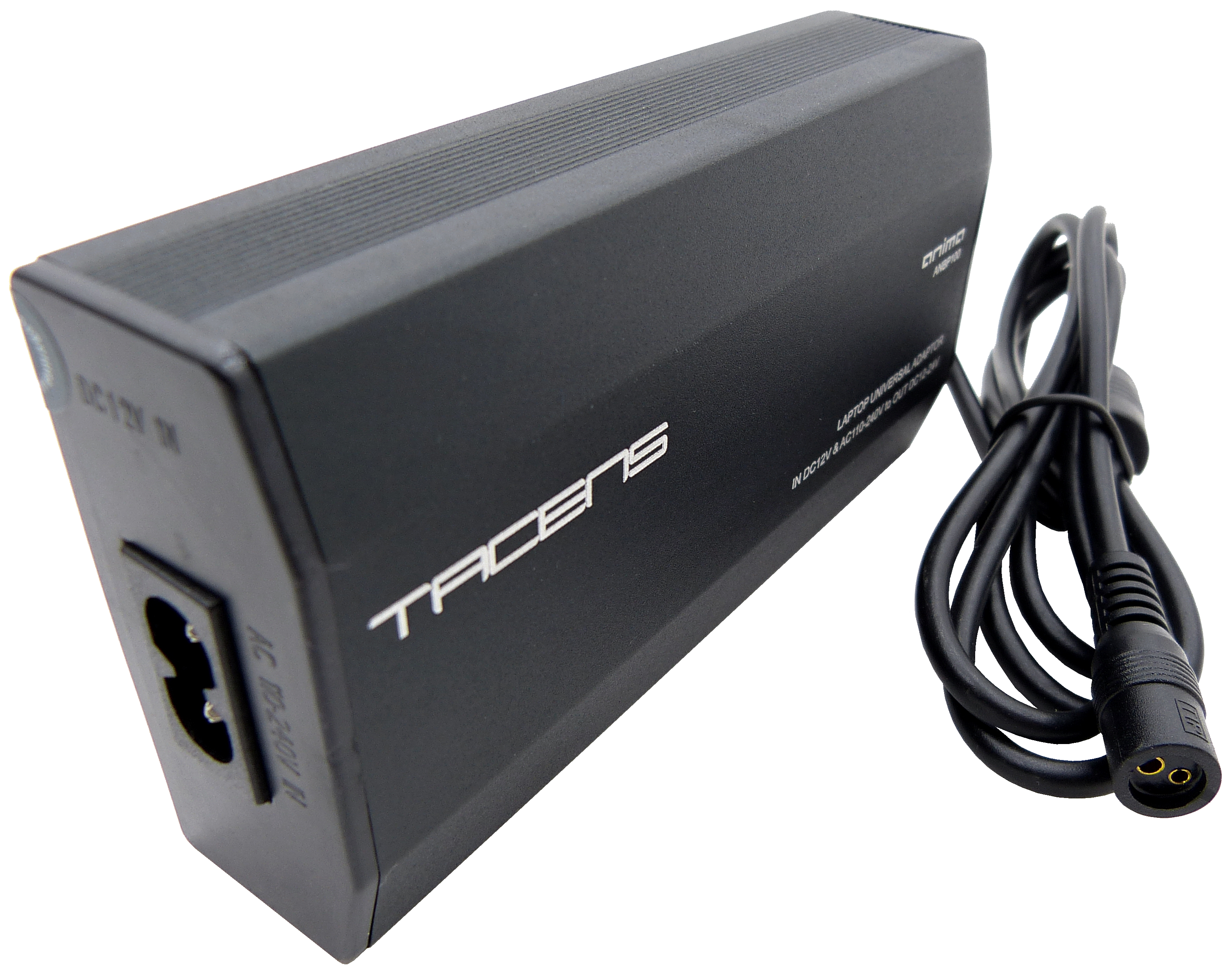 Adaptador negro para portátil con cable y conector, aislado.