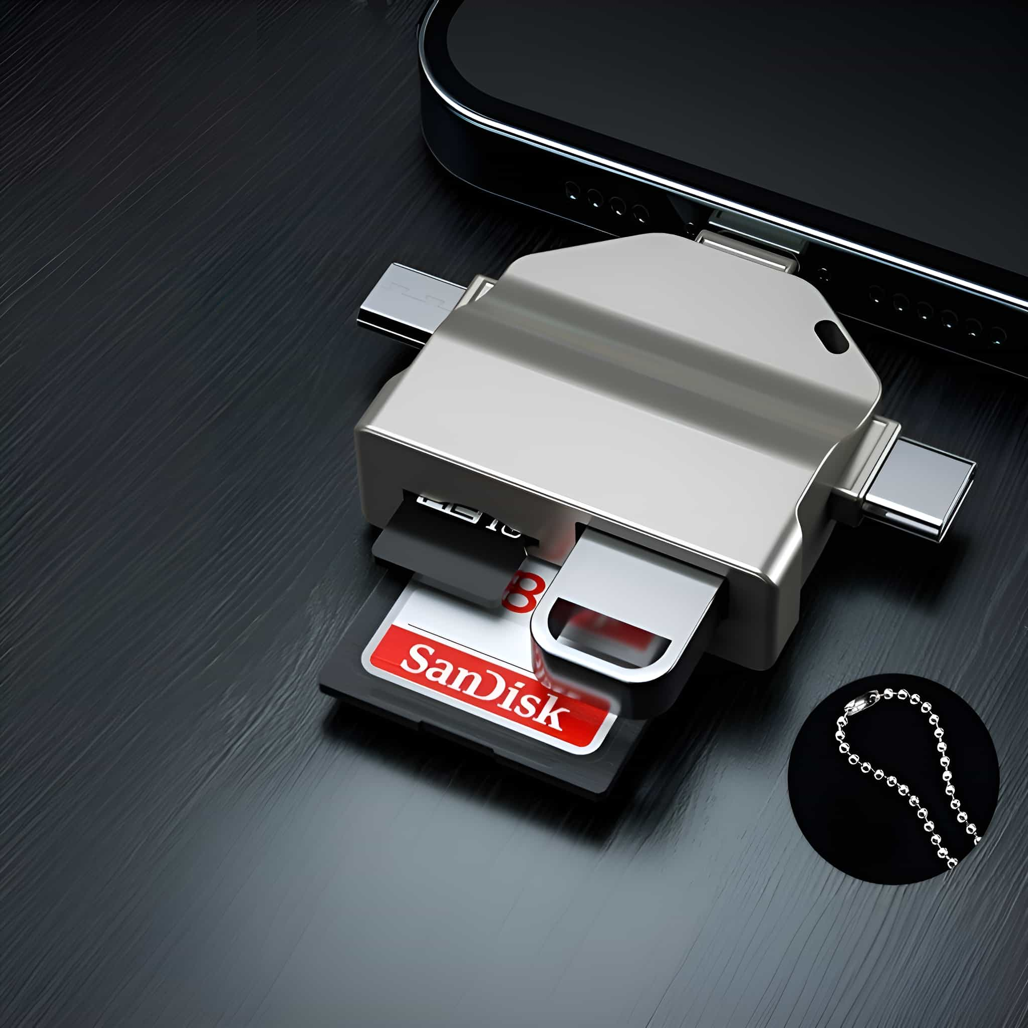 Silberner Multi-Port-Adapter mit USB- und SD-Kartensteckplätzen. Eine SanDisk SD-Karte ist eingesetzt.