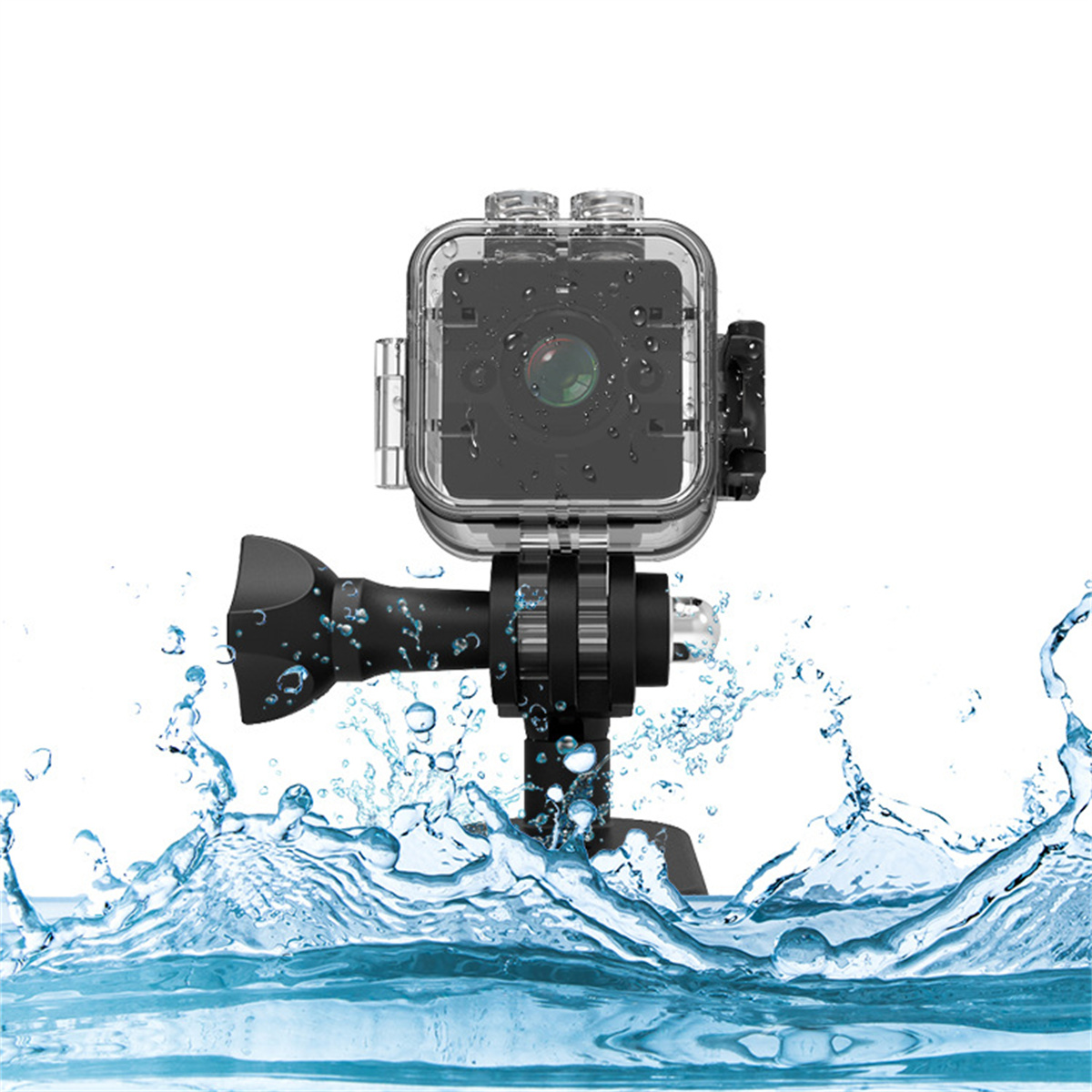 Schwarze Action-Kamera in einem transparenten wasserdichten Gehäuse, auf einem Ständer mit Wasserspritzern.