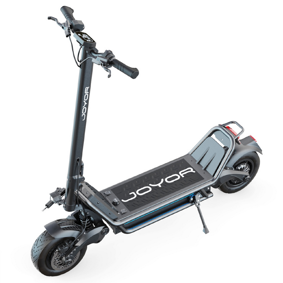 Scooter elettrico nero e grigio. Lo scooter è su sfondo bianco.