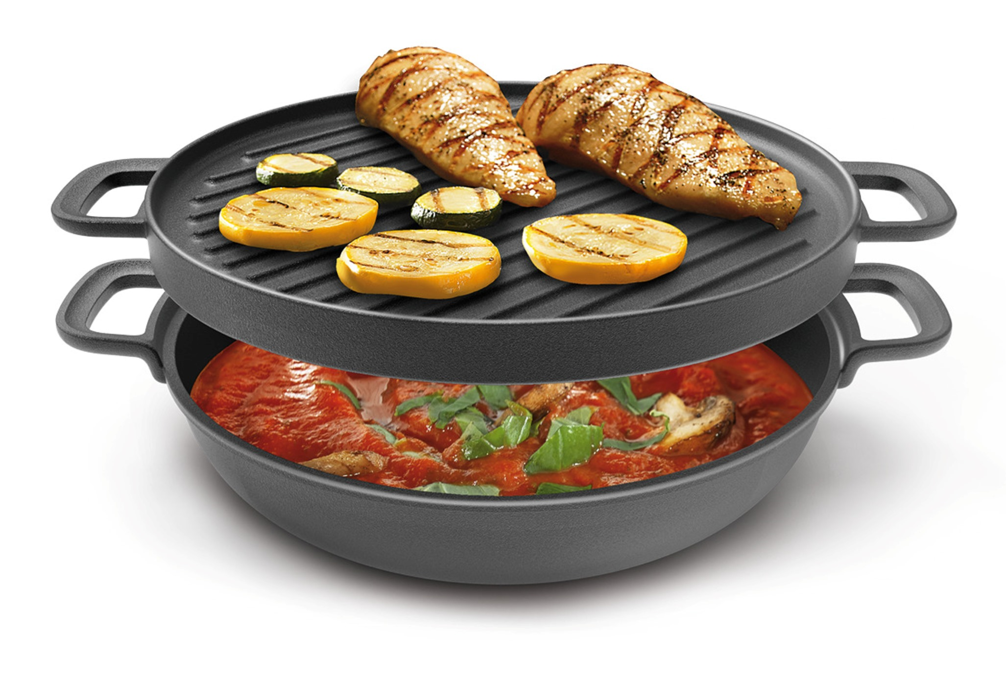 Grill mit zwei gegrillten Hähnchenbrüsten und Gemüse. Unten ein Gericht mit Tomatensauce und Basilikum.