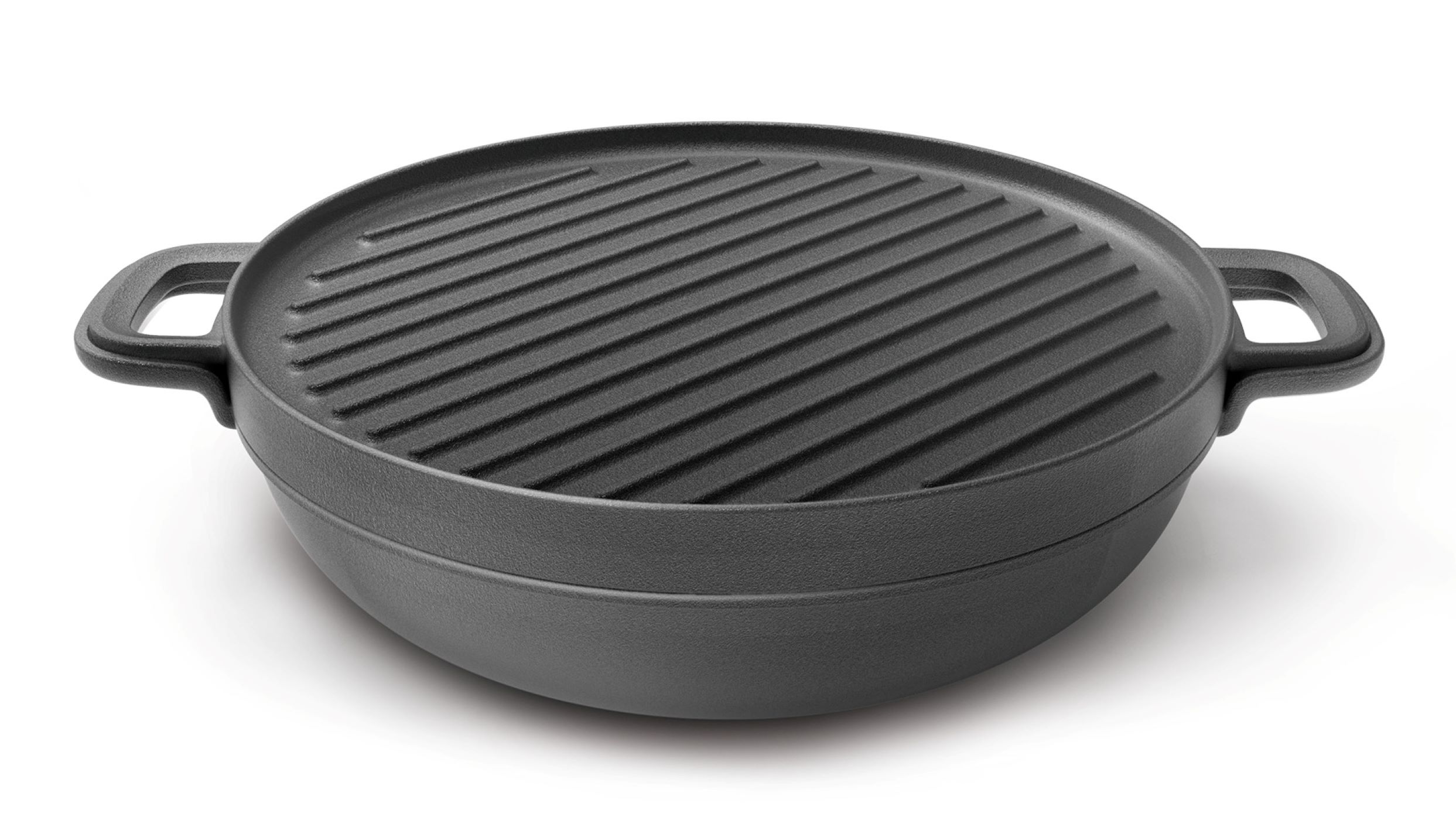 Schwarze Grillpfanne aus Gusseisen mit Griffen auf weißem Hintergrund. Die Grilllinien sind sichtbar.