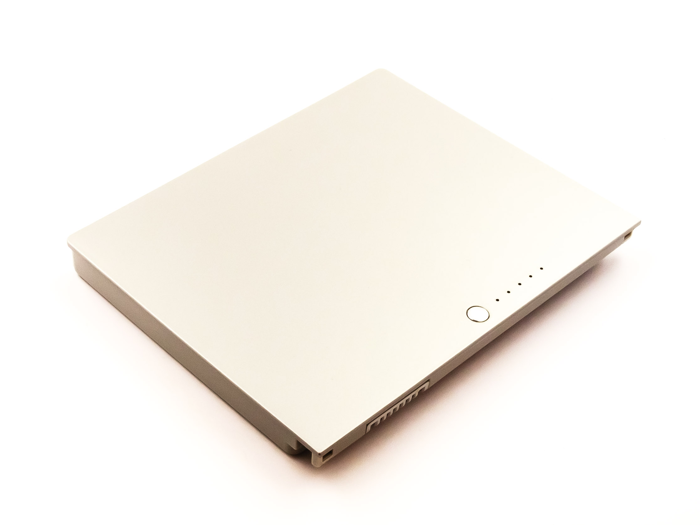 Eine silberne, rechteckige Powerbank. Sie hat einen Knopf und vier Anzeigeleuchten auf ihrer Oberfläche.